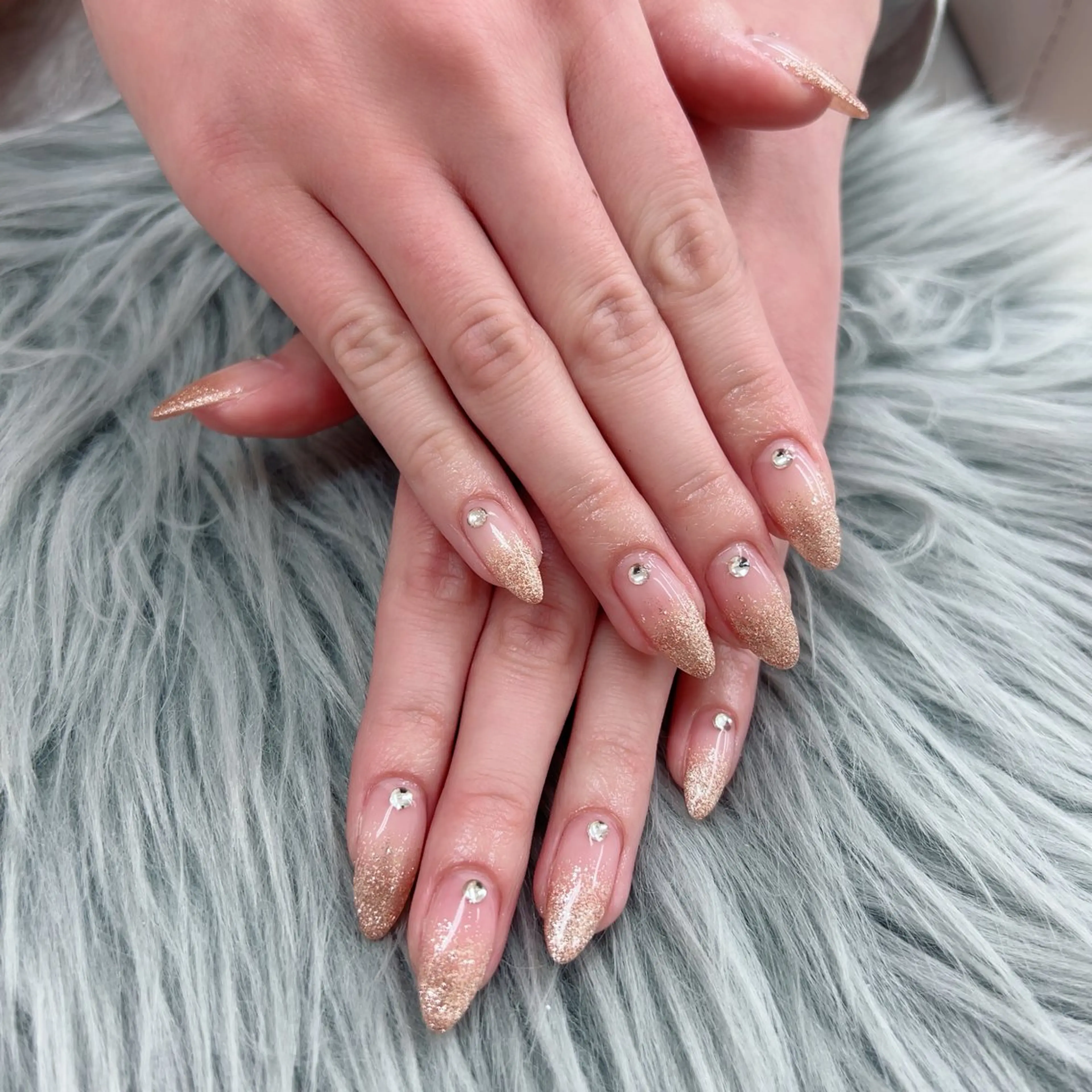 ネイル グラデーション ラメ(グリッター) ラメグラデーション 持ち込み ストーンネイル ハンドネイル Bianca立川店 saitoのネイルデザイン