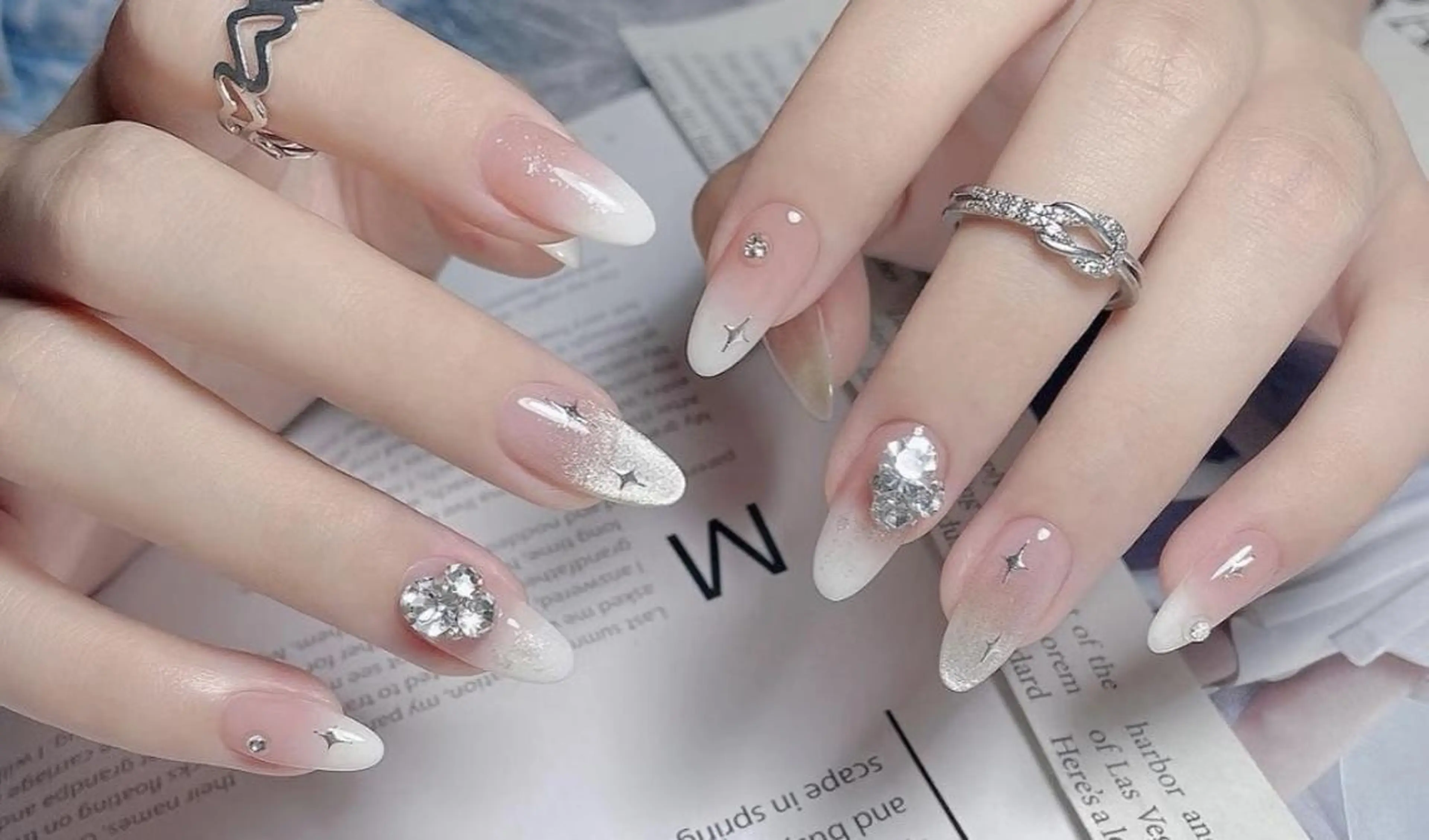 ネイル オーロラネイル チークネイル 長さ出し フットネイル フレンチネイル ハンドネイル リラネイル すみれのネイルデザイン