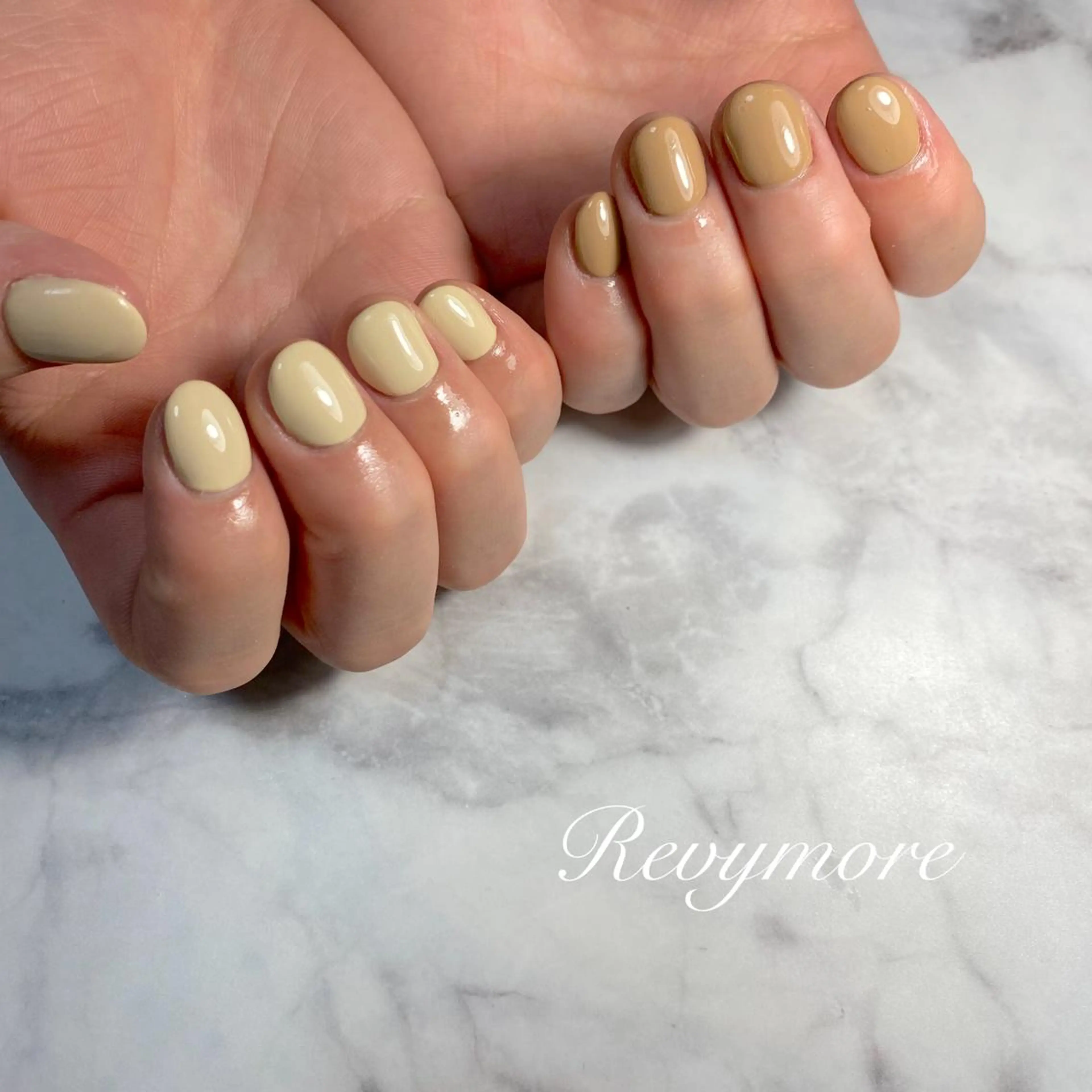 ミディアム ネイル 韓国風ヘア ジェルネイル キラキラネイル 韓国ネイル ニュアンスネイル nail salon Revymore所属・nail salon Revymoreのネイルデザイン