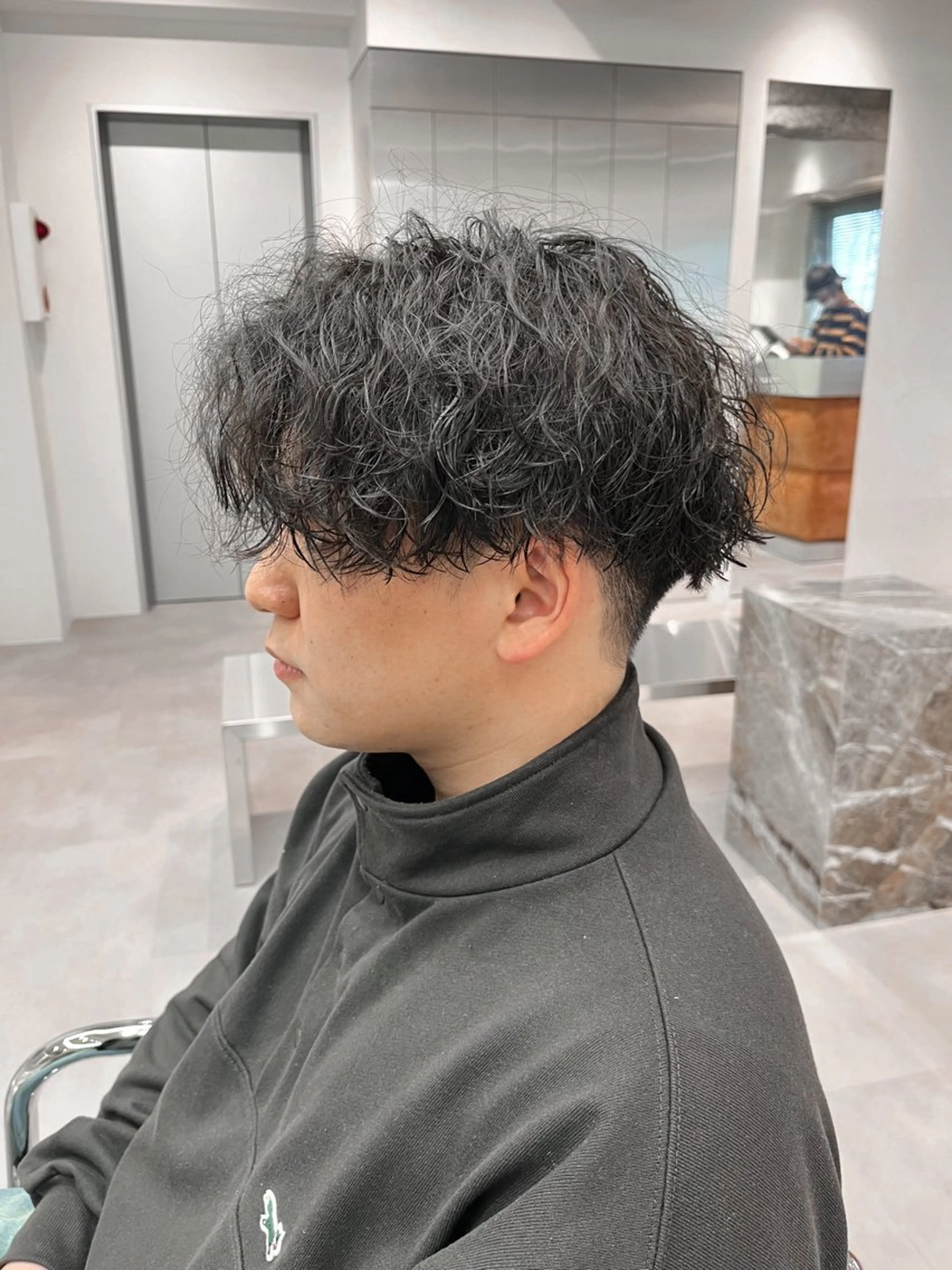 ショート パーマ メンズ メンズパーマ ツイストスパイラルパーマ スパイラルパーマ soen所属・⚡メンズパーマフ ェードカットTomyのヘアスタイル