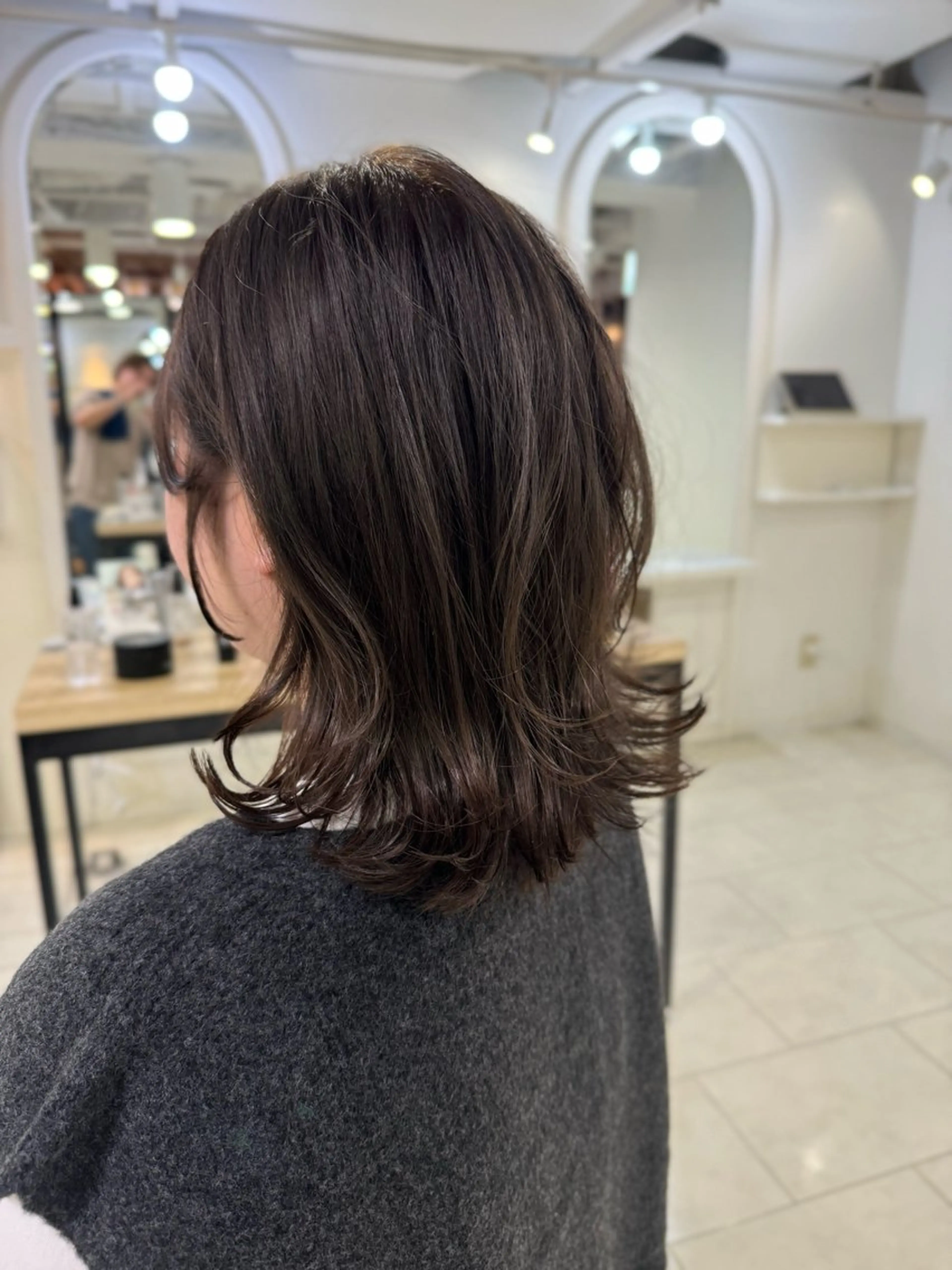 ミディアム レイヤーカット カット ヘアカラー QUEEN'S GARDEN by k-two shinsaibashi所属・k-two心斎橋 ヨシダヒロトのヘアスタイル