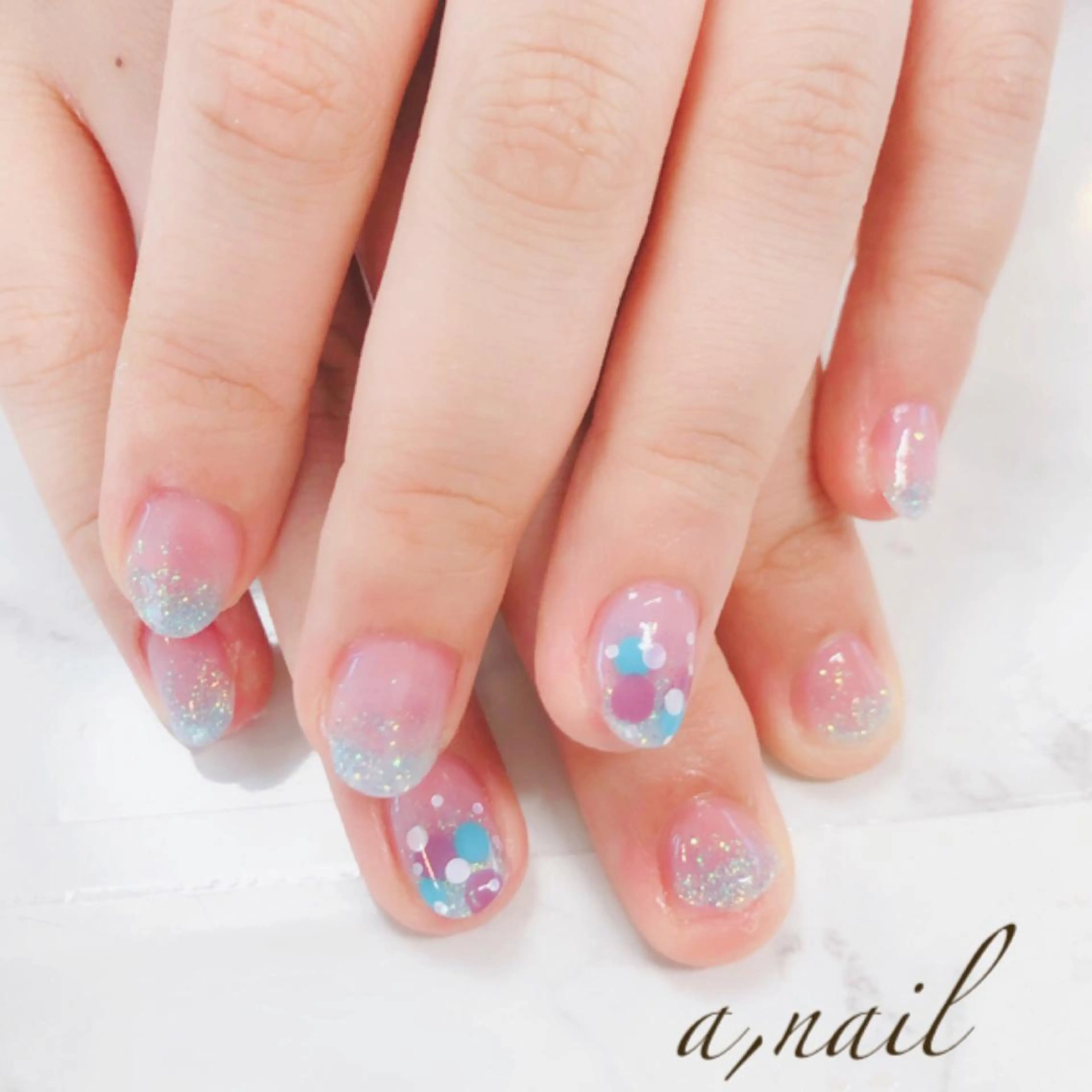 ネイル ドット フットネイル ジェルネイル グラデーション ラメ(グリッター) ハンドネイル ネイルサロン エーネイルのネイルデザイン