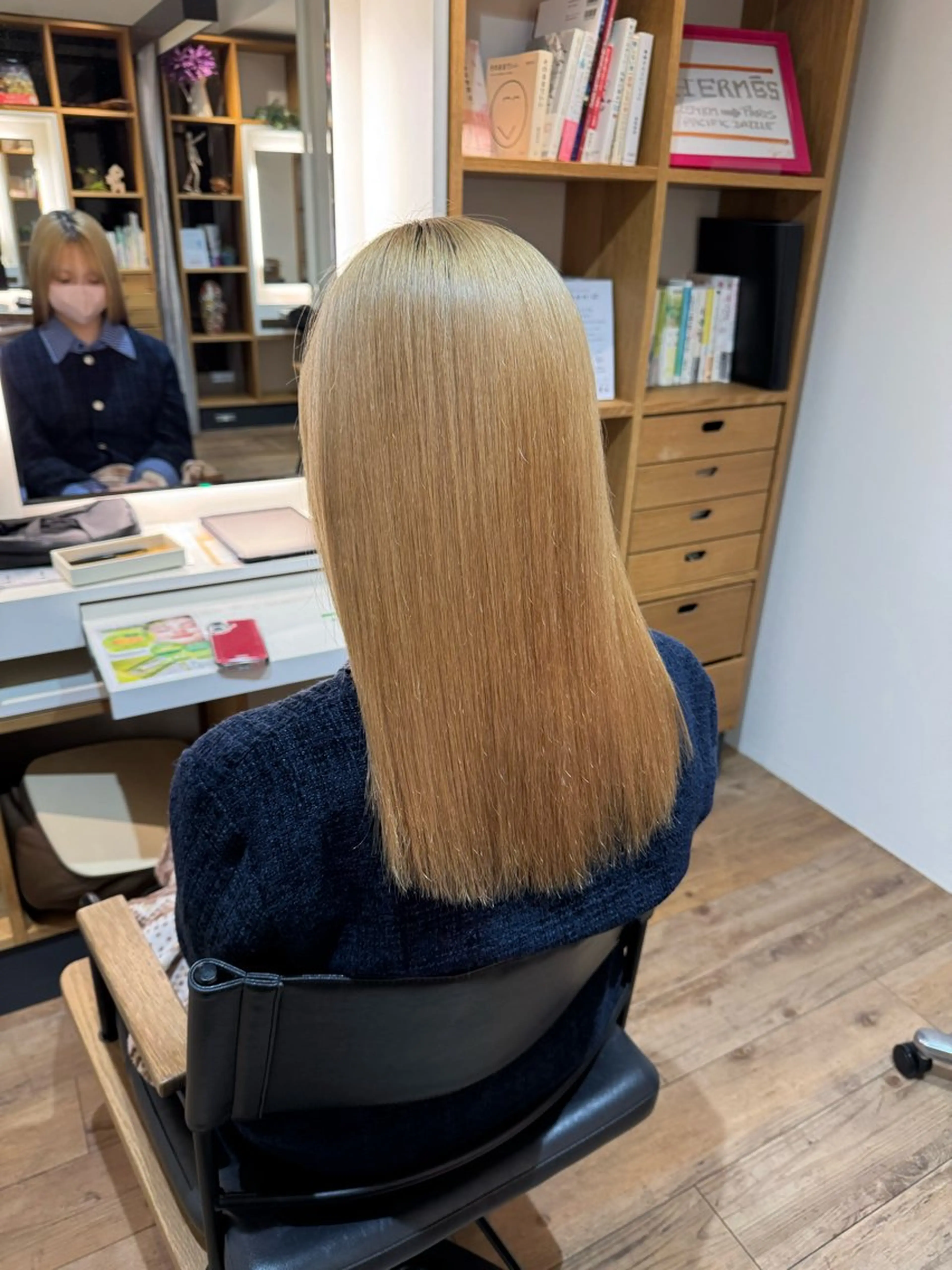 セミロング カット 縮毛矯正 トリートメント afloatkobe所属・美髪/髪質改善 川口凌弥のヘアスタイル