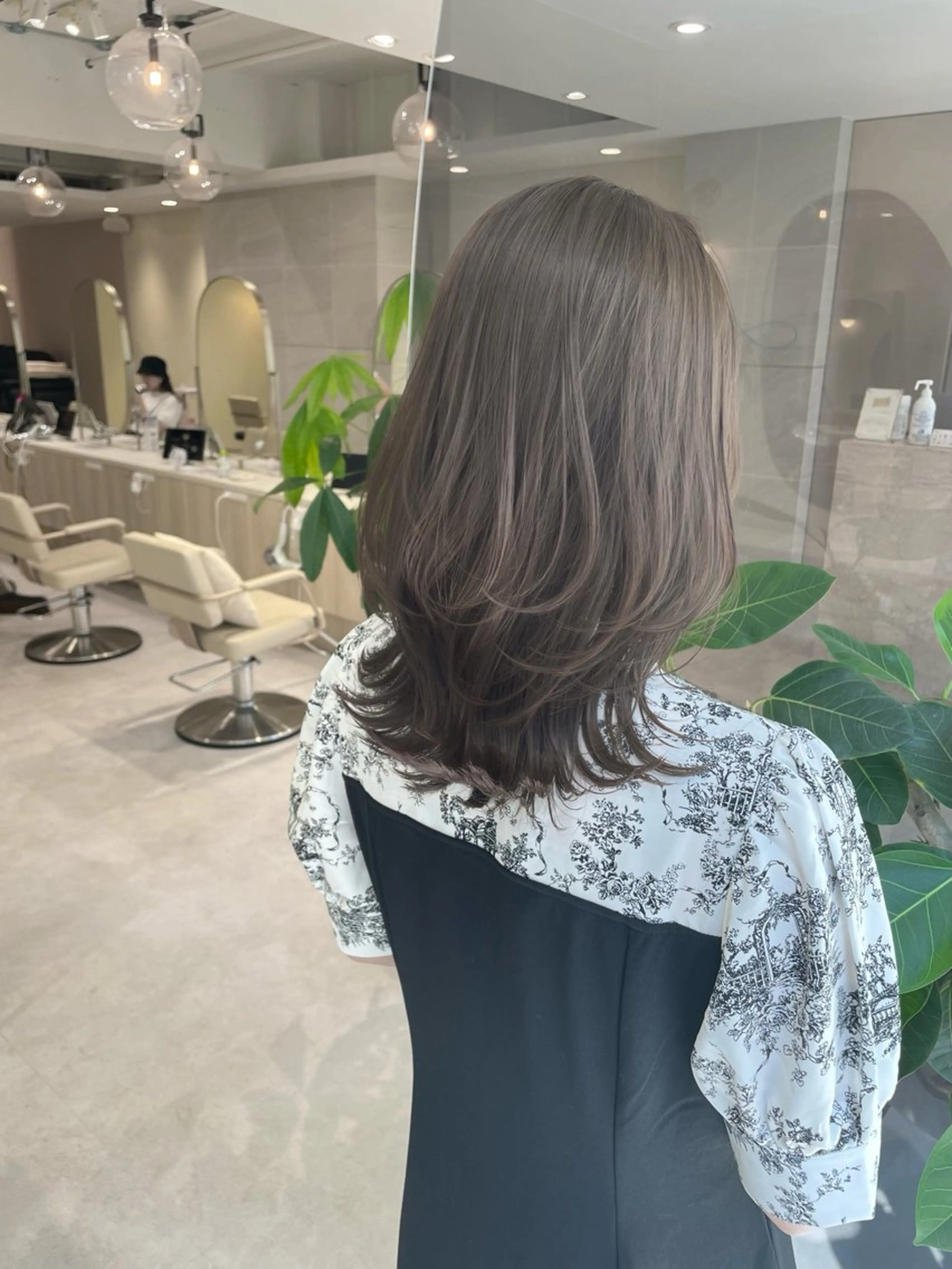 ミディアム カラー ブリーチ ブリーチなしカラー レイヤーカット カット ヘアカラー トリートメント ブリーチなし/透明感 カラー🕊️坂入上総のヘアスタイル