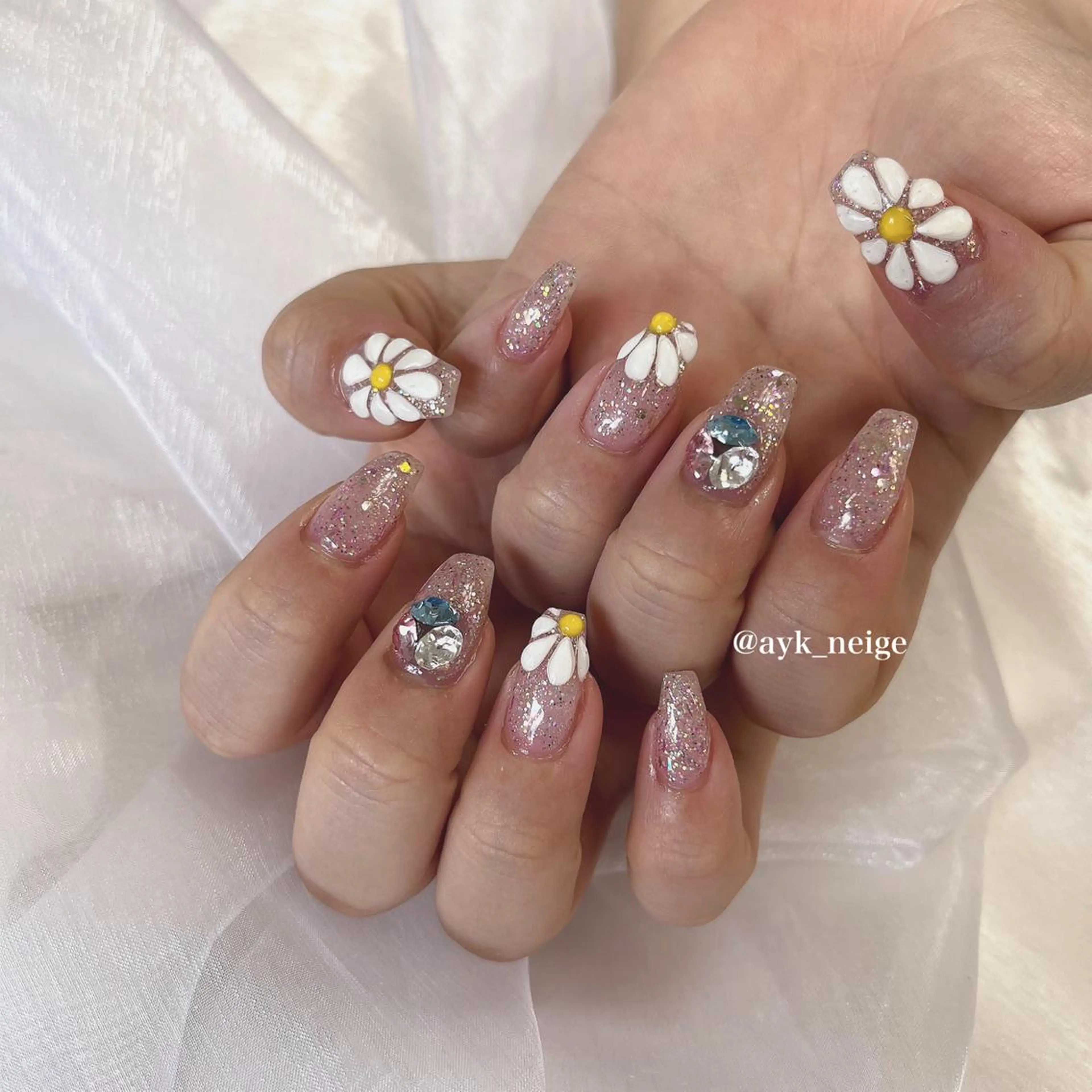 ネイル フットネイル フレンチネイル キラキラネイル 韓国ネイル リボン n'eige nail所属・大谷 綾香のネイルデザイン