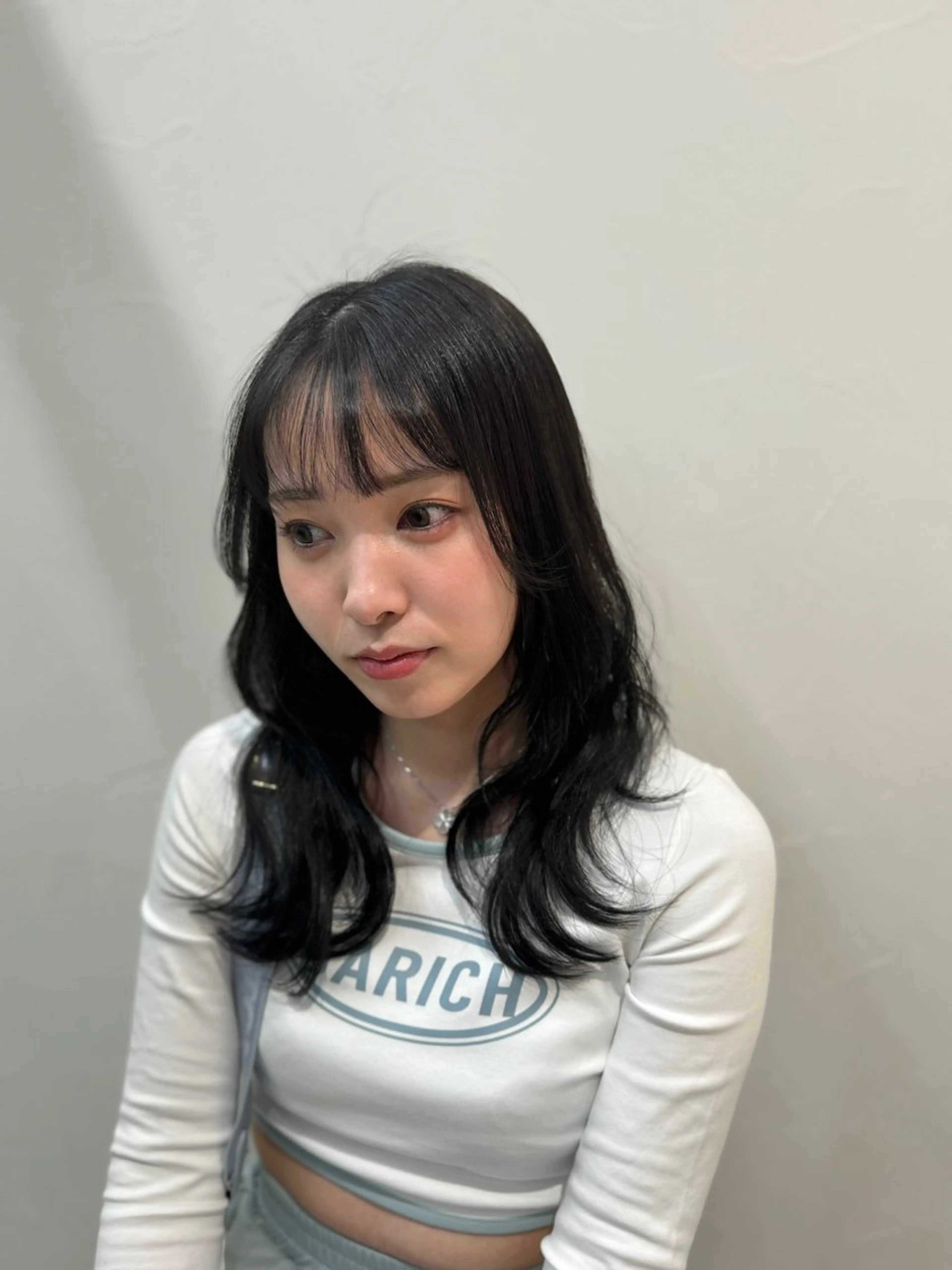 セミロング カラー アッシュ ブリーチ ダークアッシュ ブリーチなしカラー レイヤーカット 髪質改善×艶カラー Haruのヘアスタイル