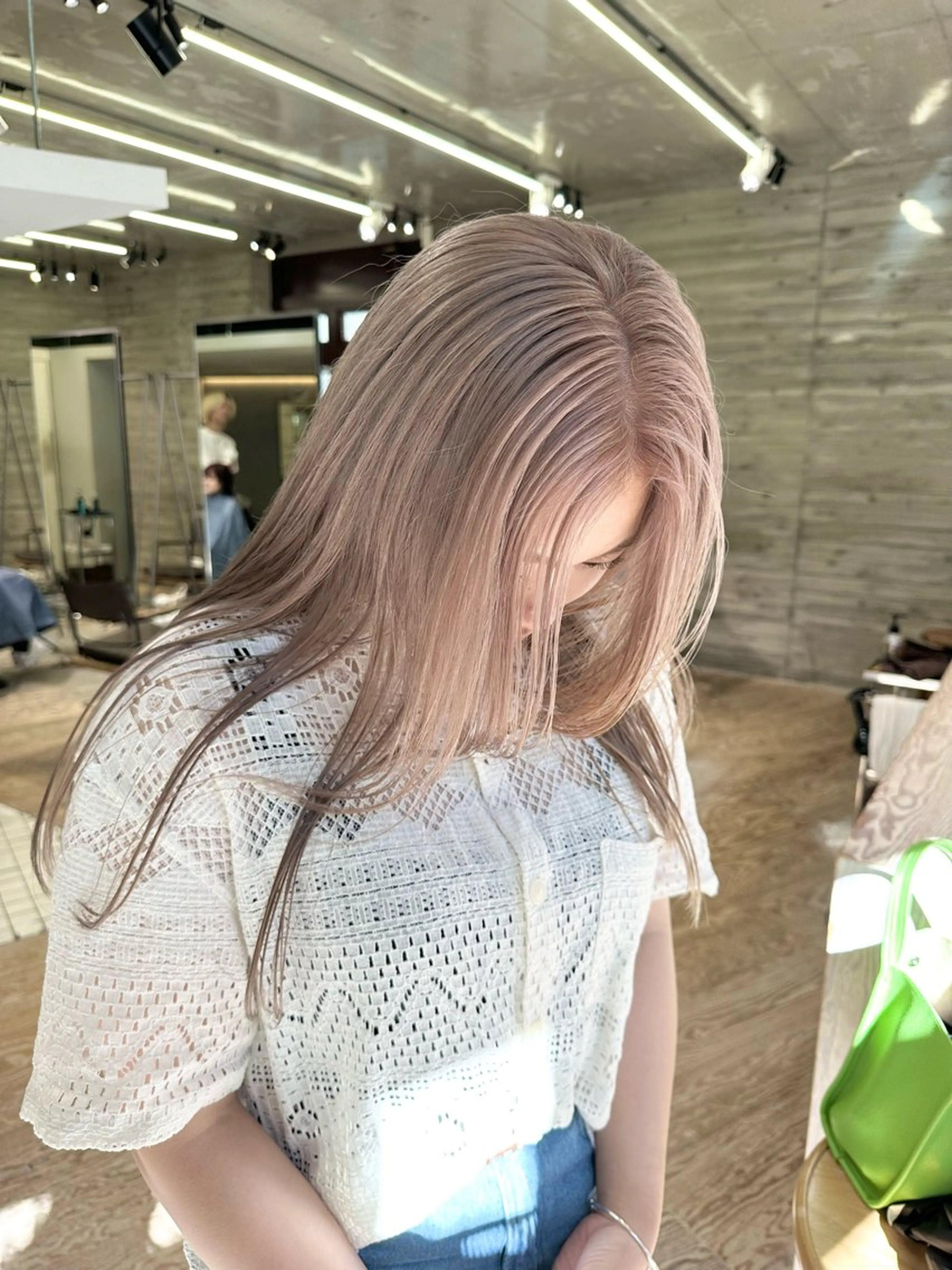 ロング カラー ハイトーンカラー ヘアカラー トリートメント kai .のヘアスタイル