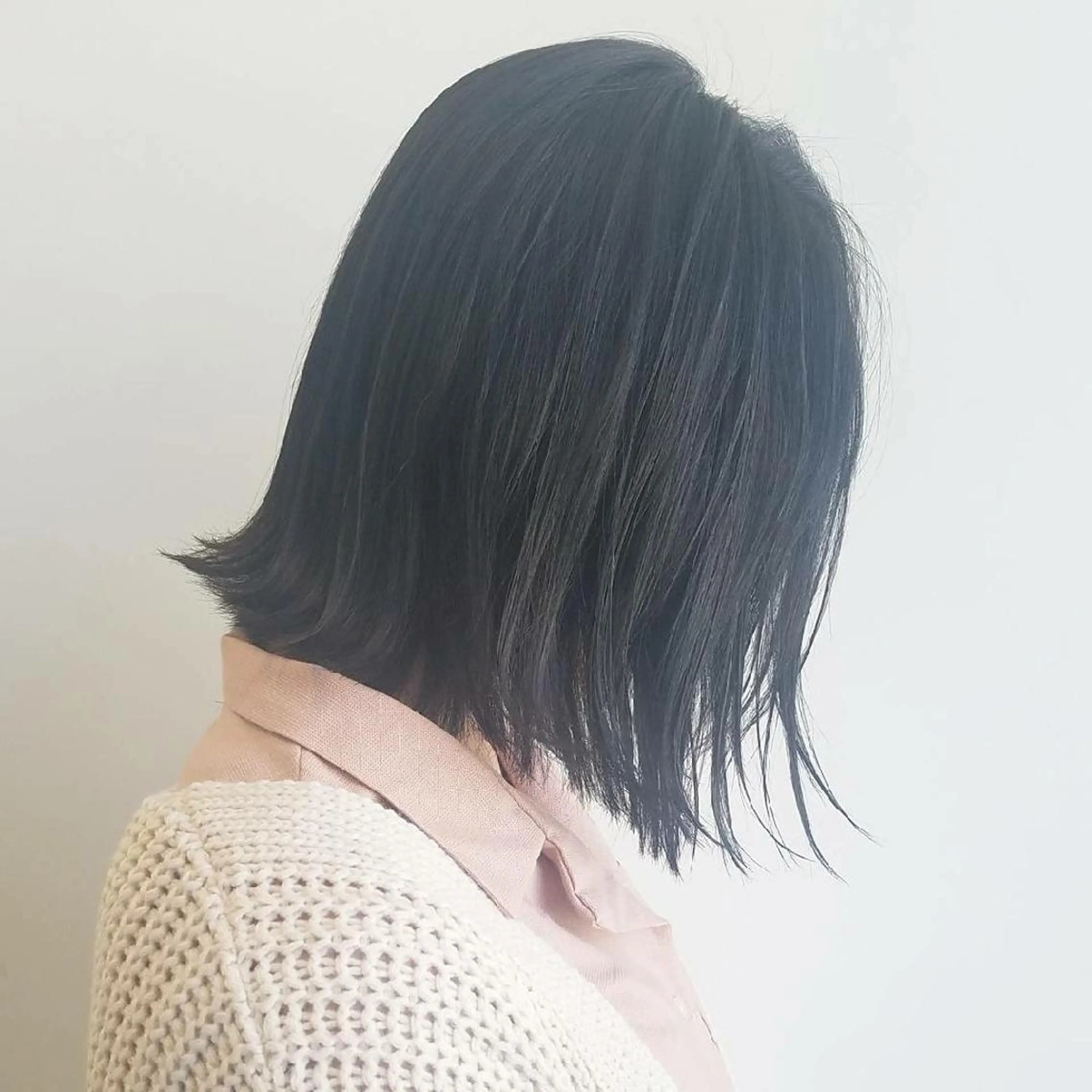 ミディアム 切りっぱなしボブ ボブ iplus まつげ、眉毛、耳つぼのマツエク・マツパデザイン