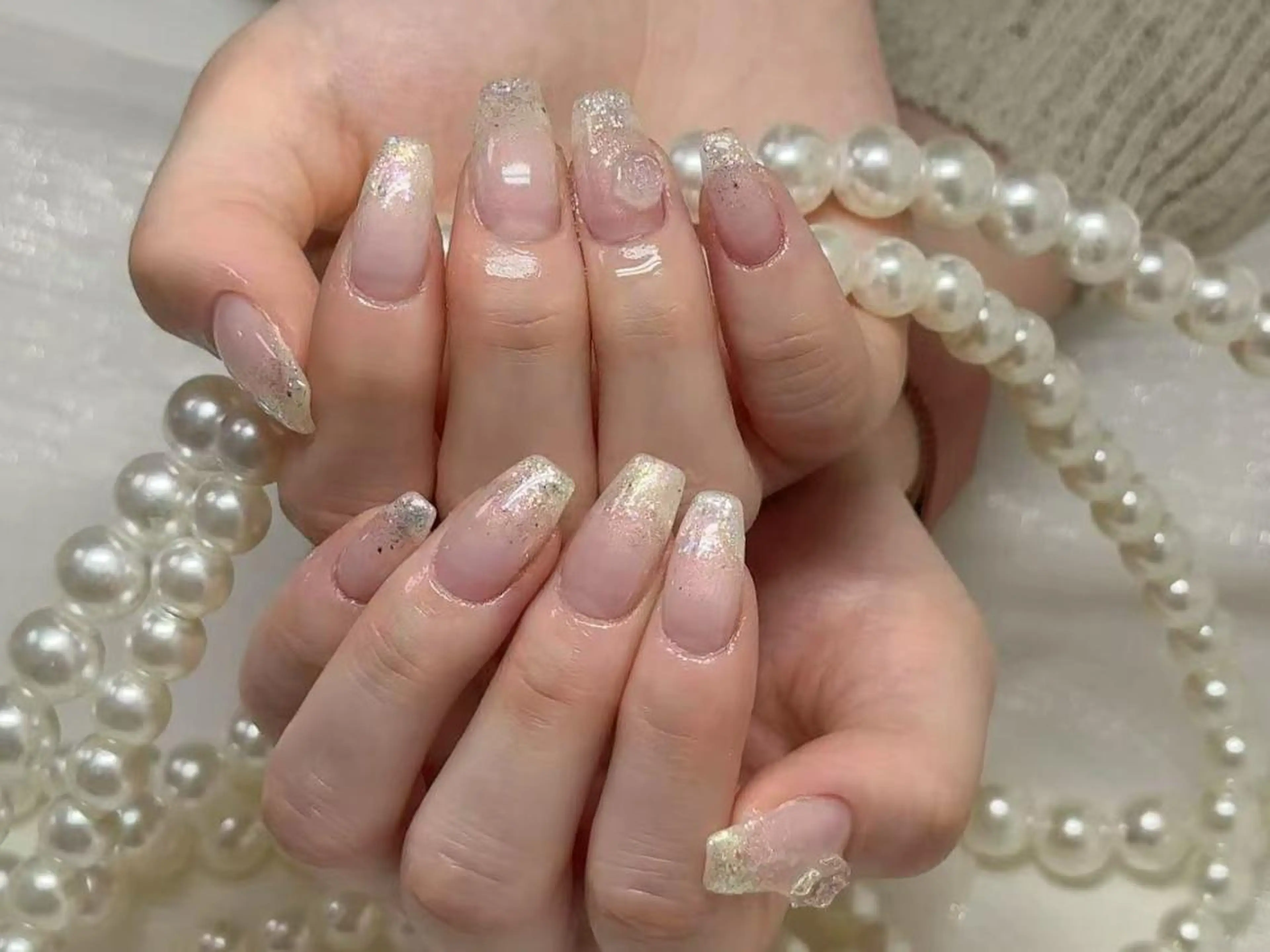 ネイル オーロラネイル 長さ出し フレンチネイル ガーリー キラキラネイル ハンドネイル Ru na🍳のネイルデザイン