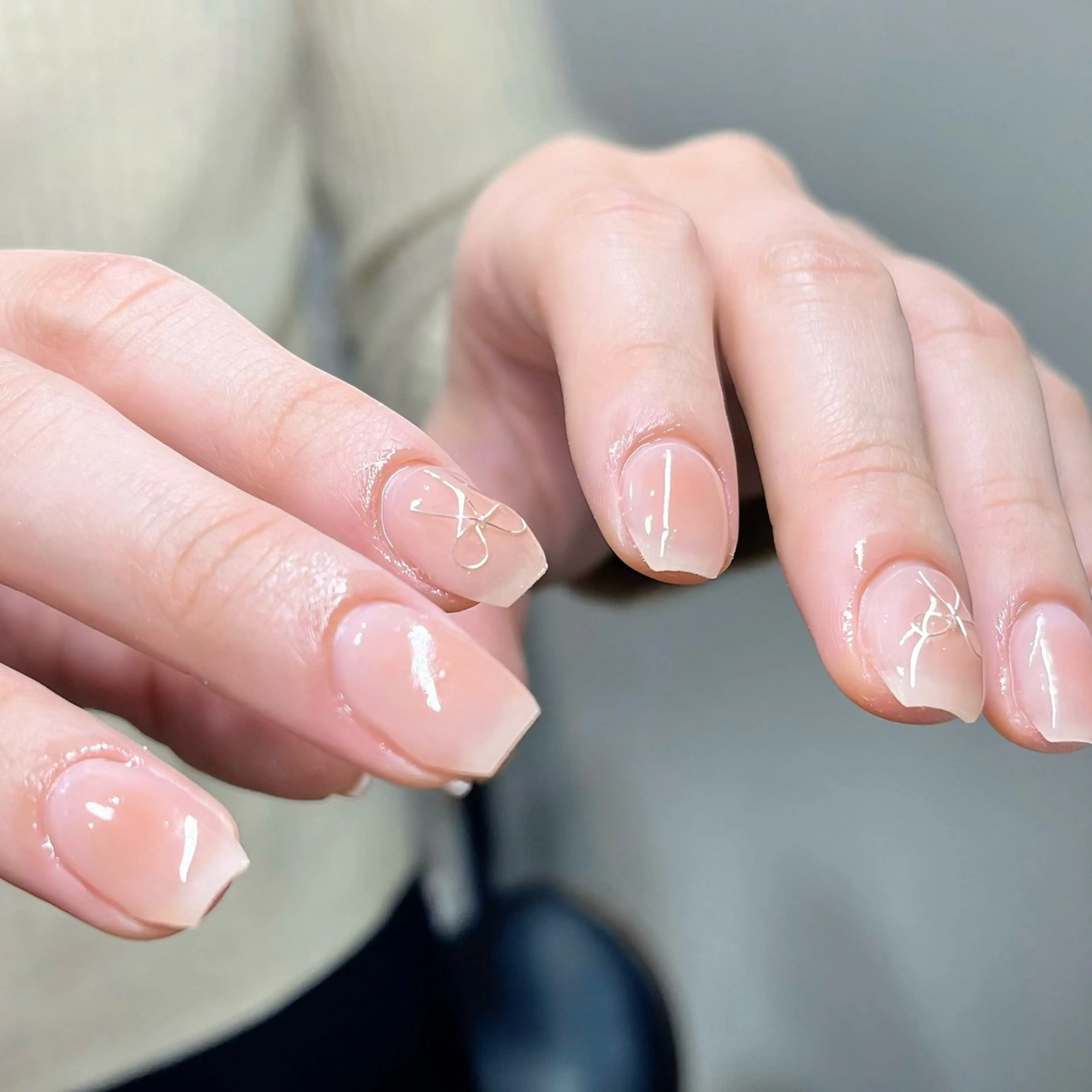 ネイル チークネイル オフィスネイル リボン ワンホンネイル ハンドネイル ハンドケア 🎀NAIL🎀 AI🪄︎︎◝✩のネイルデザイン