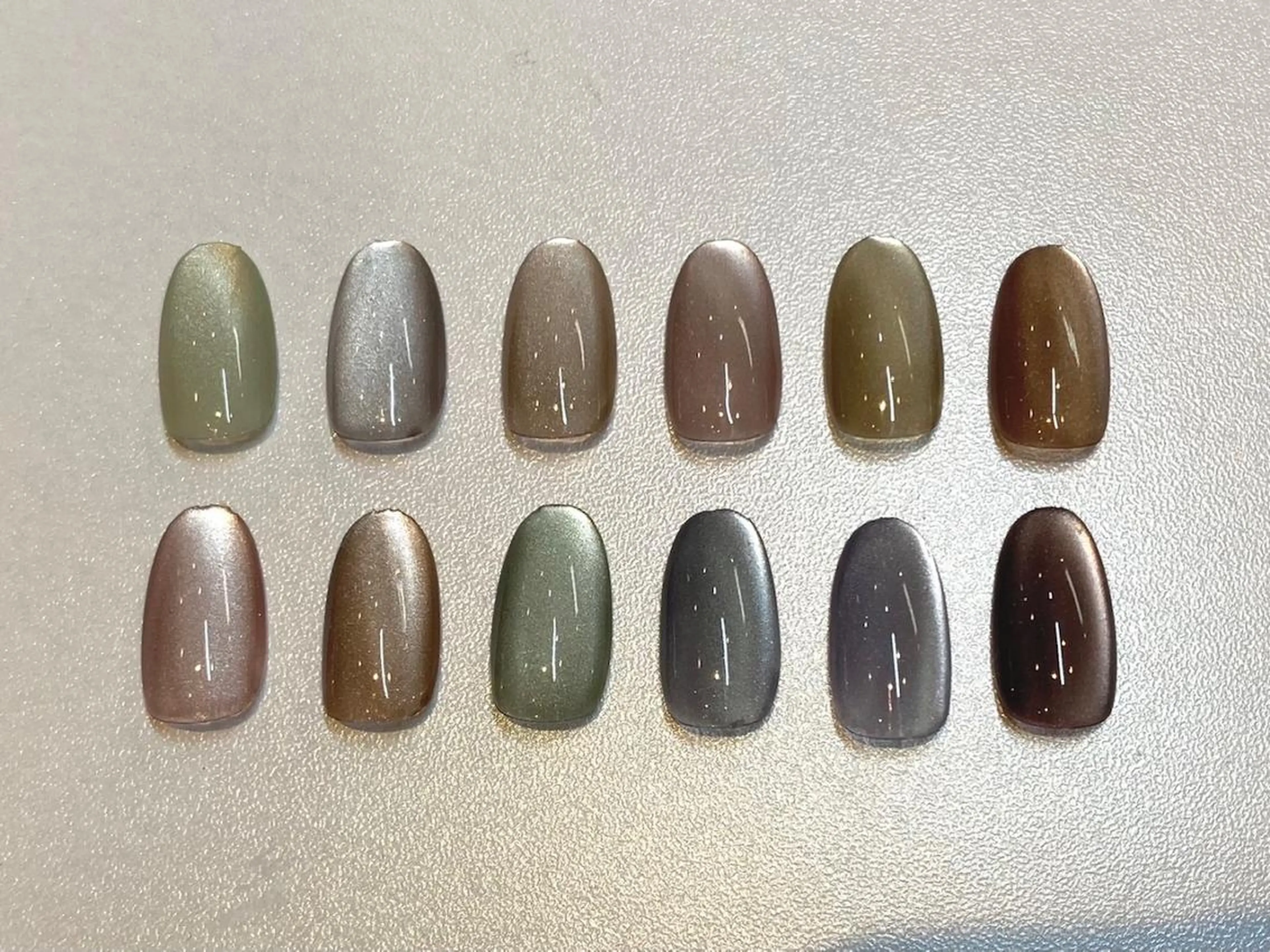 ネイル マグネットネイル 【寺岡】 ロイヤル•セラピストのネイルデザイン