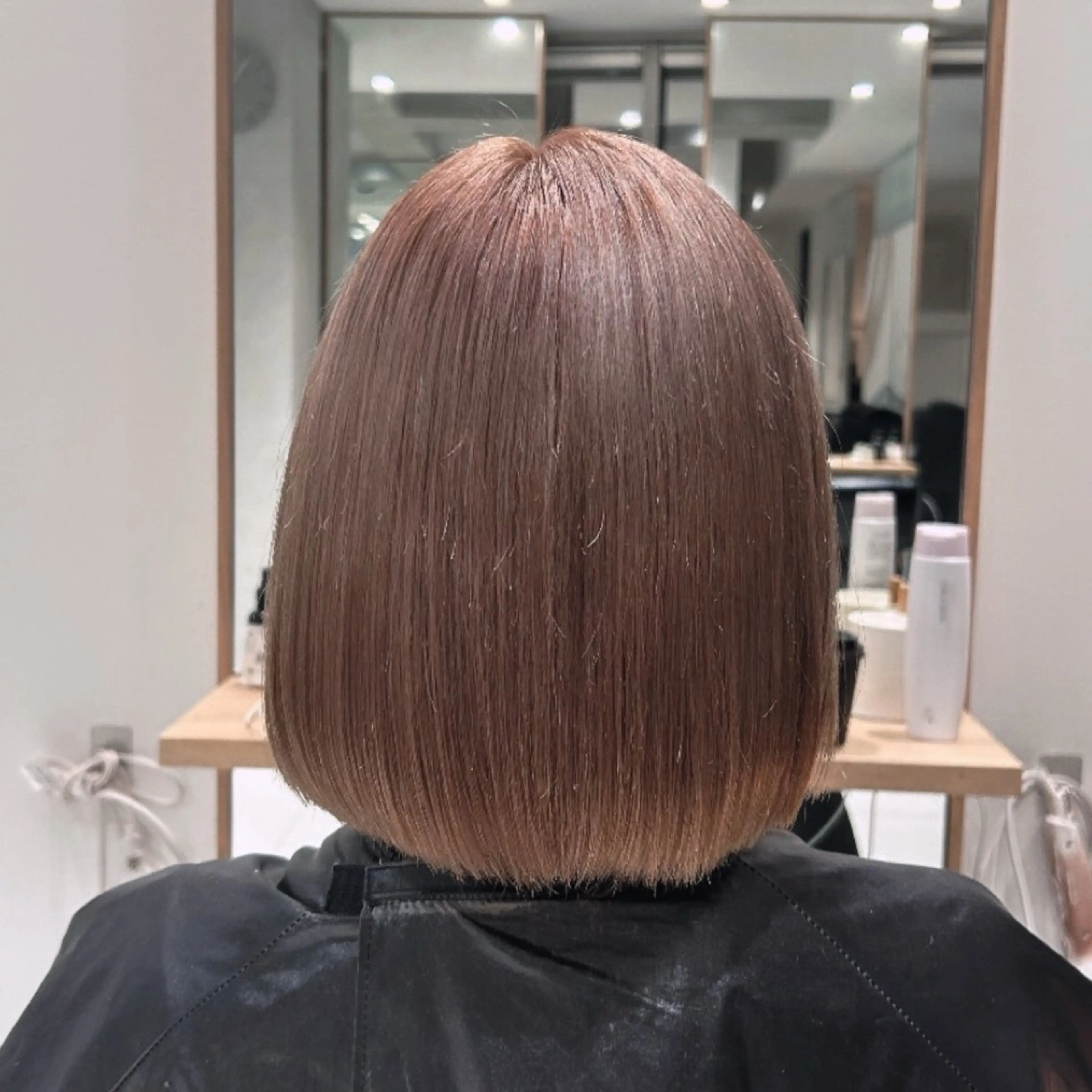 カラー ハイトーンカラー ボブ ︎︎🌟韓国艶カラー ︎🌟璃奈 (リナ)のヘアスタイル