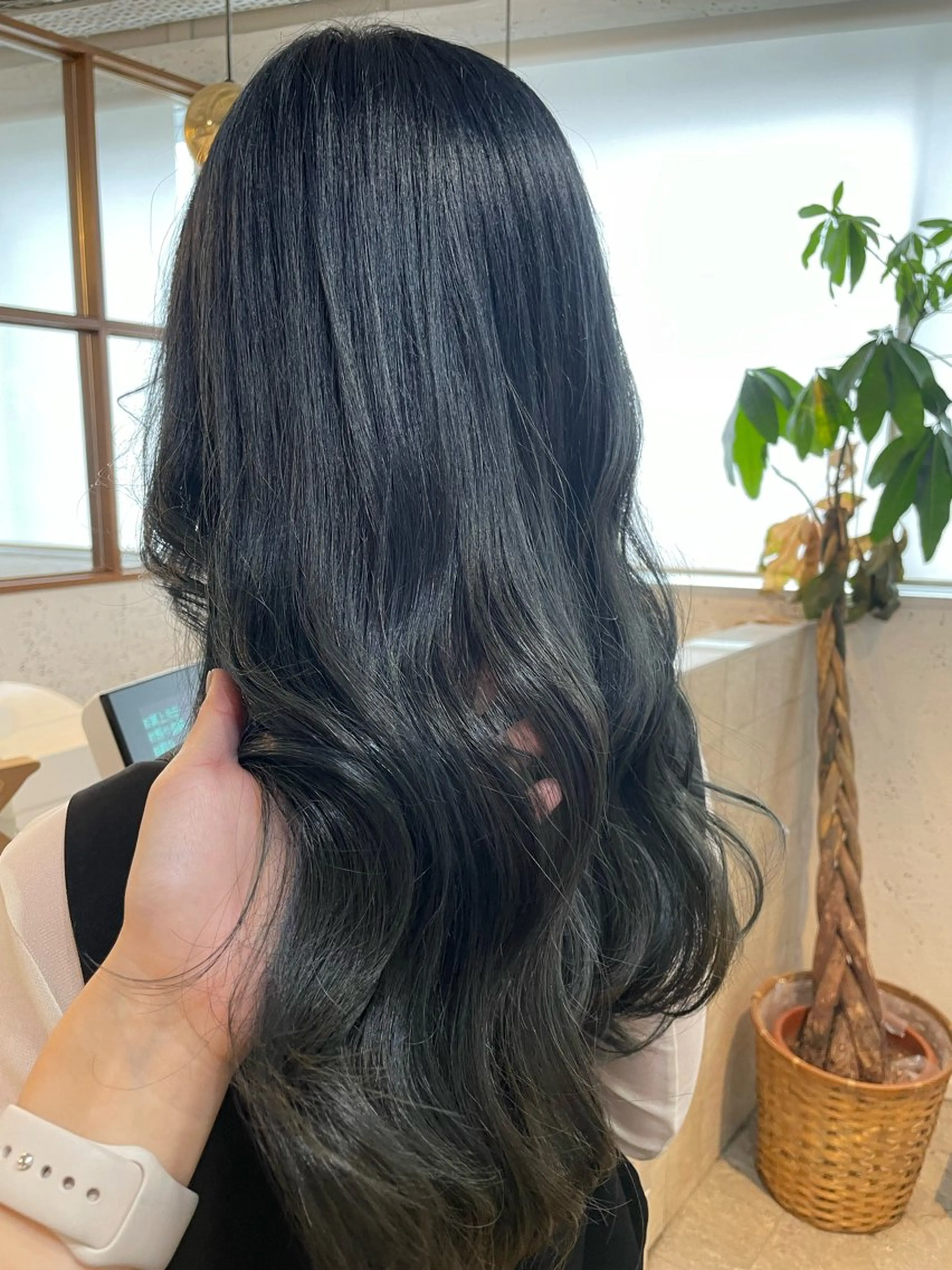 ロング 中山 凪沙のヘアスタイル