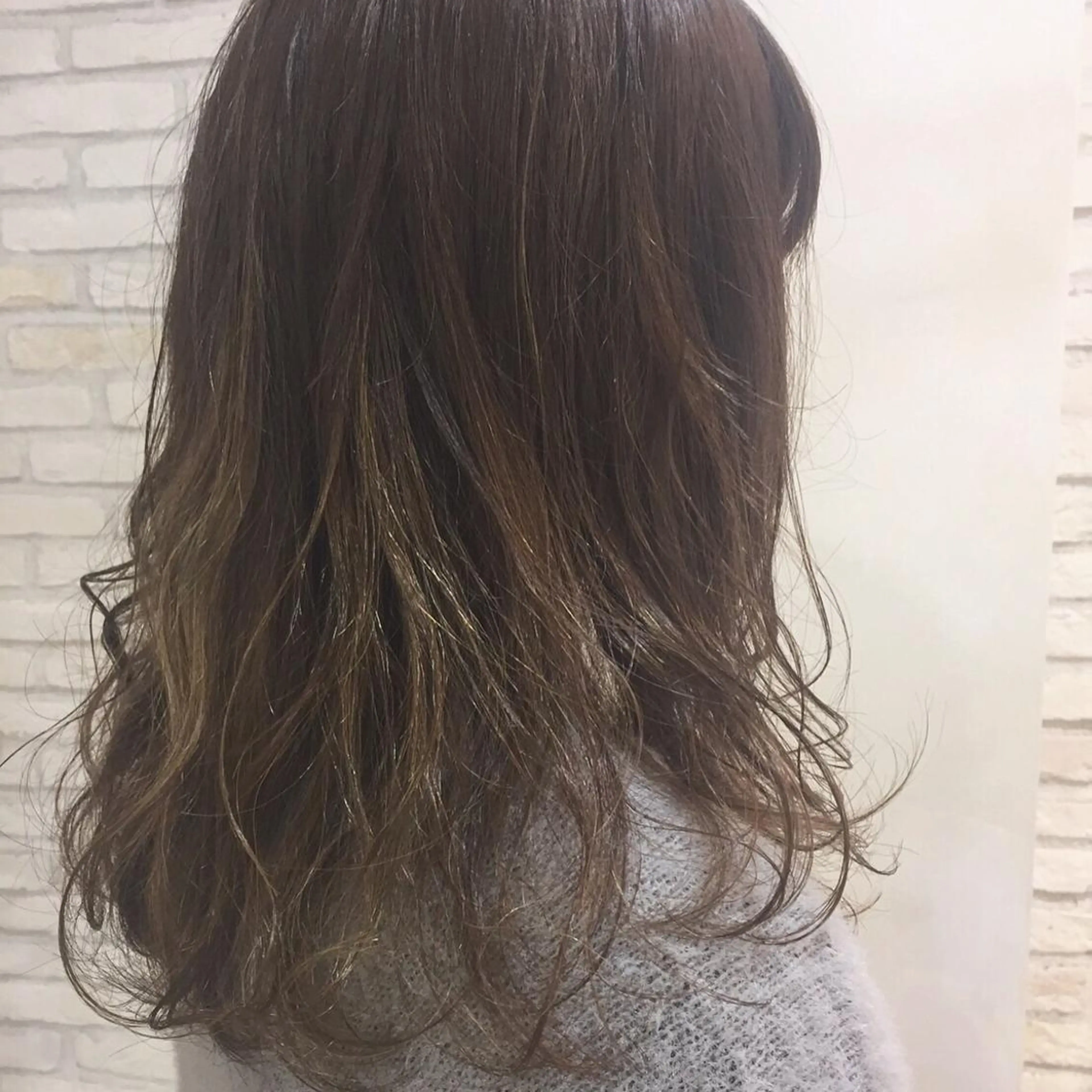 ミディアム カラー グラデーションカラー ハイライトカラー ハイライト 平内 賢人のヘアスタイル