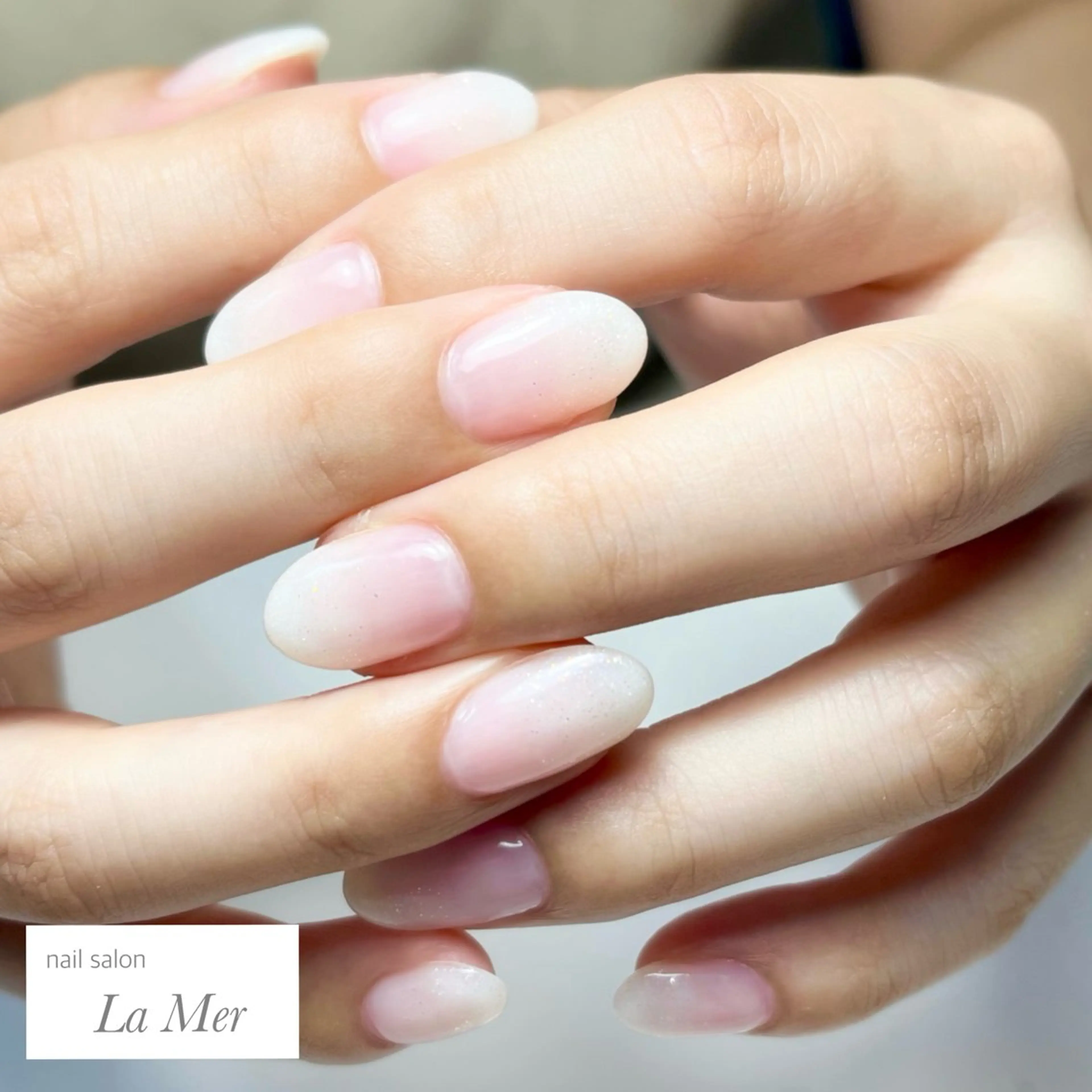 ネイル グラデーション ラメ(グリッター) ラメグラデーション シンプルネイル ホワイト ハンドネイル nailsalon La Merのネイルデザイン