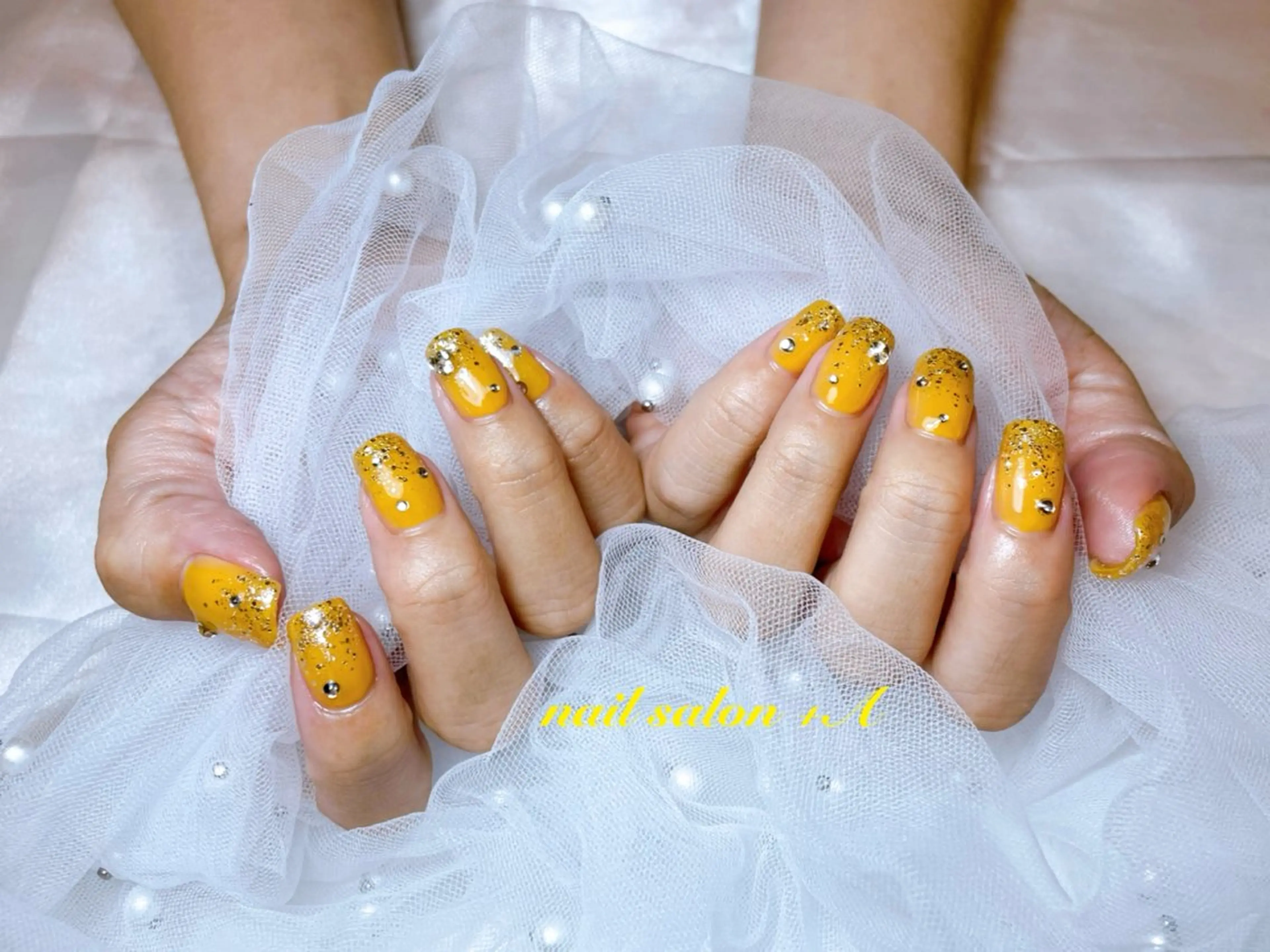 ミディアム イエローカラー ハンドネイル nail salon +A所属・Nail Salon +Aのネイルデザイン
