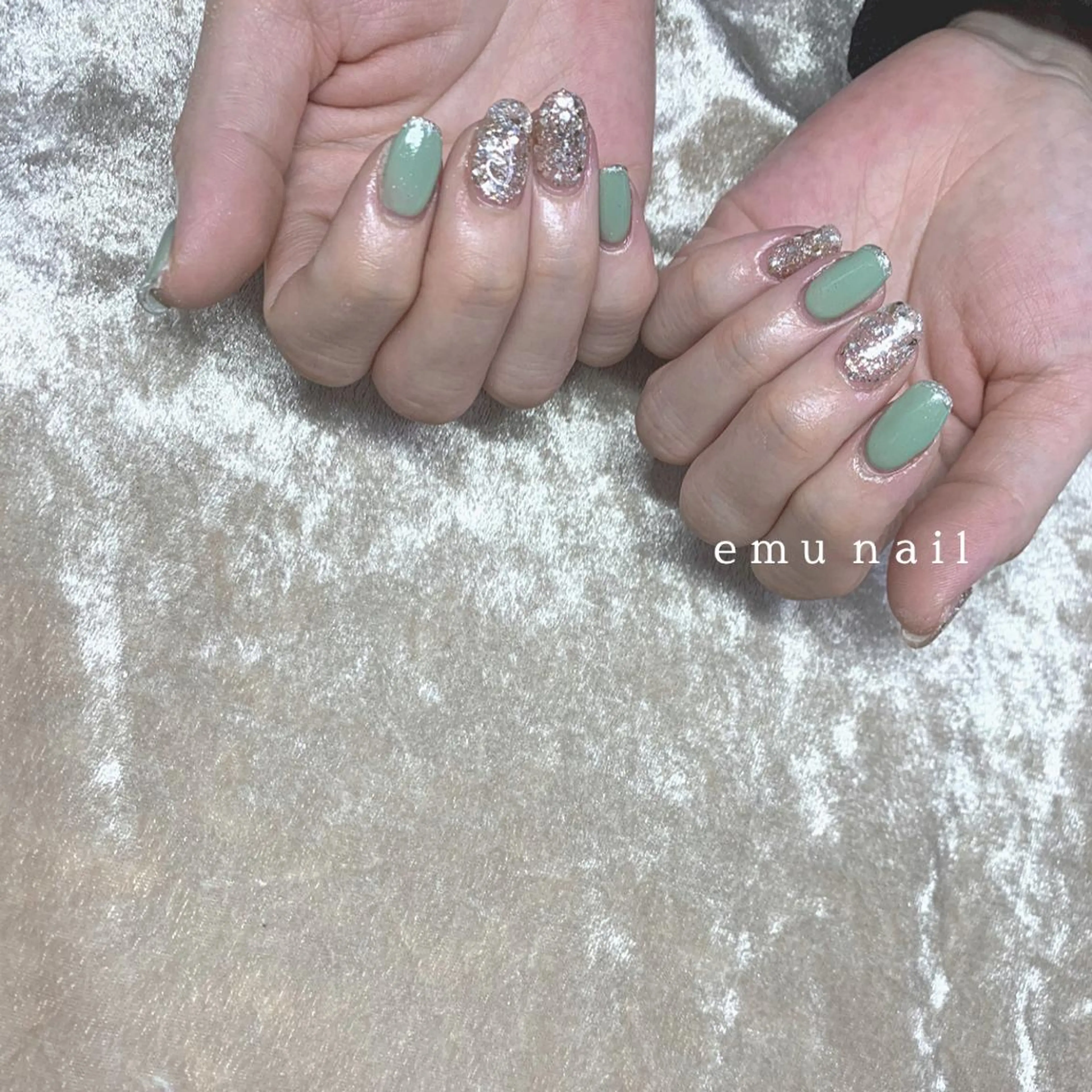 ネイル グリーン ラメ(グリッター) シルバー 春ネイル emu nailのネイルデザイン