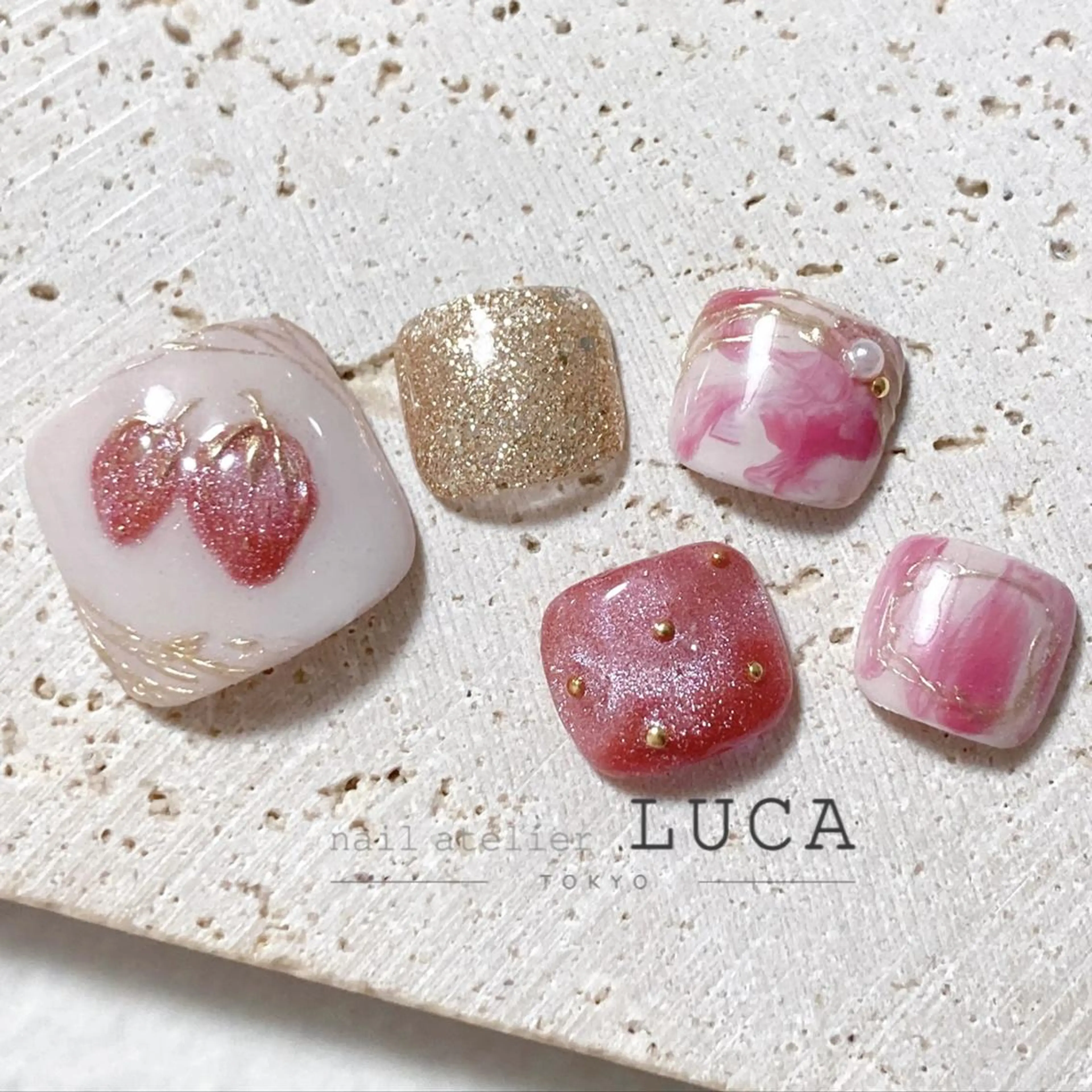 ネイル アートネイル オーロラネイル クリアネイル 長さ出し フットネイル フットネイル ネイルアトリエルカ スタッフのネイルデザイン