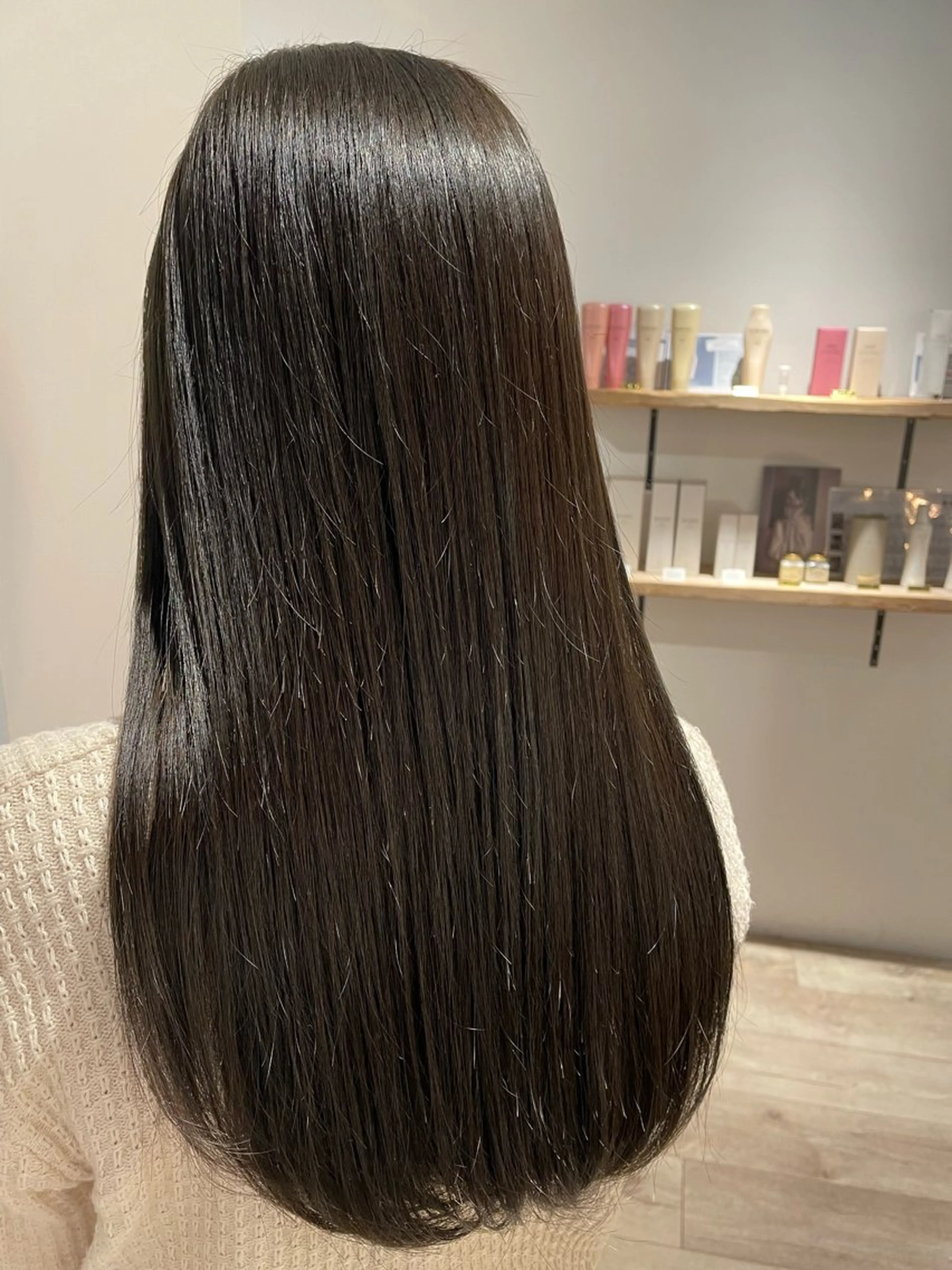 カラー ふくだももこ🍑 すっきりショートのヘアスタイル