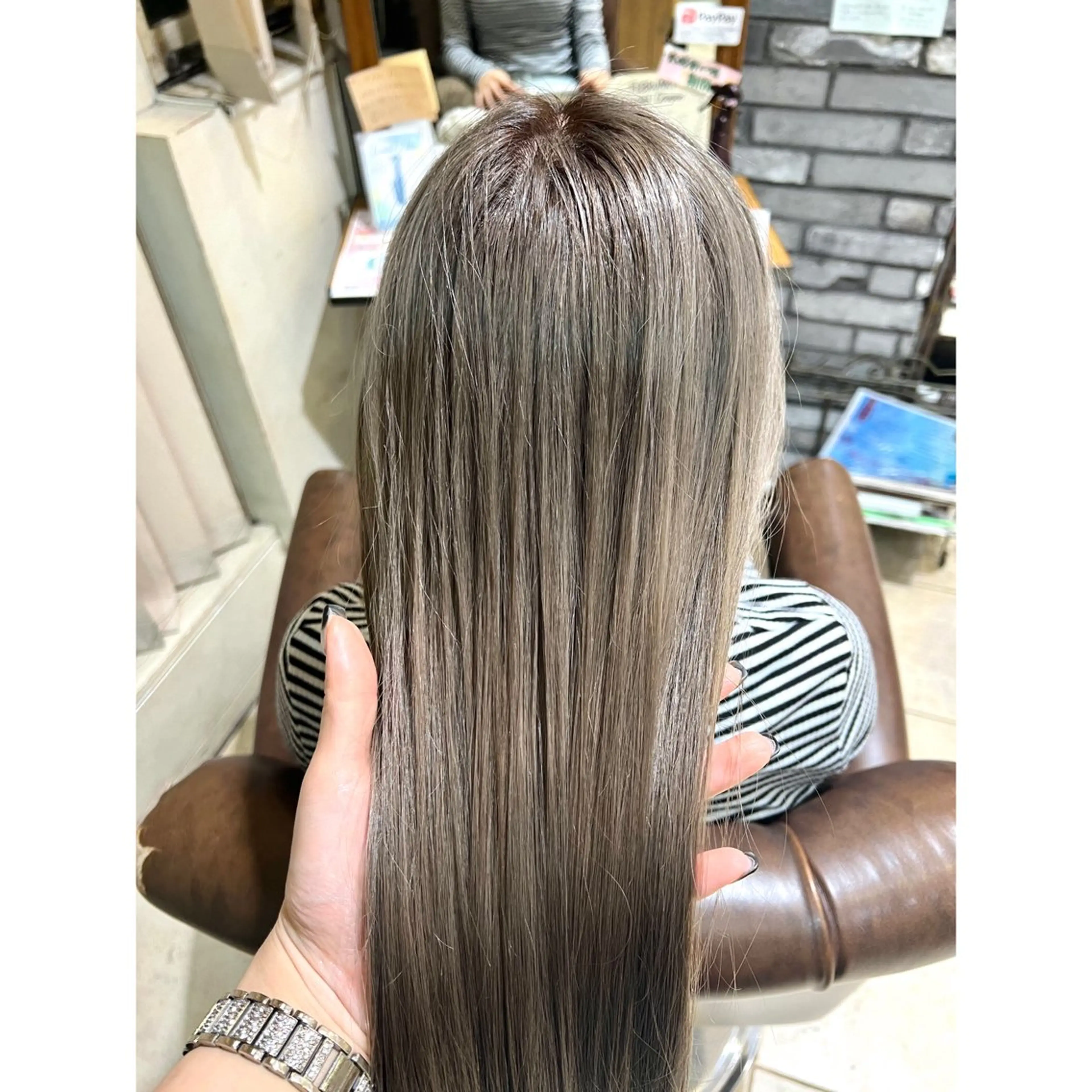 カラー グレージュ LINK LINK (リンク リンク)所属・LINKLINK Honokaのヘアスタイル