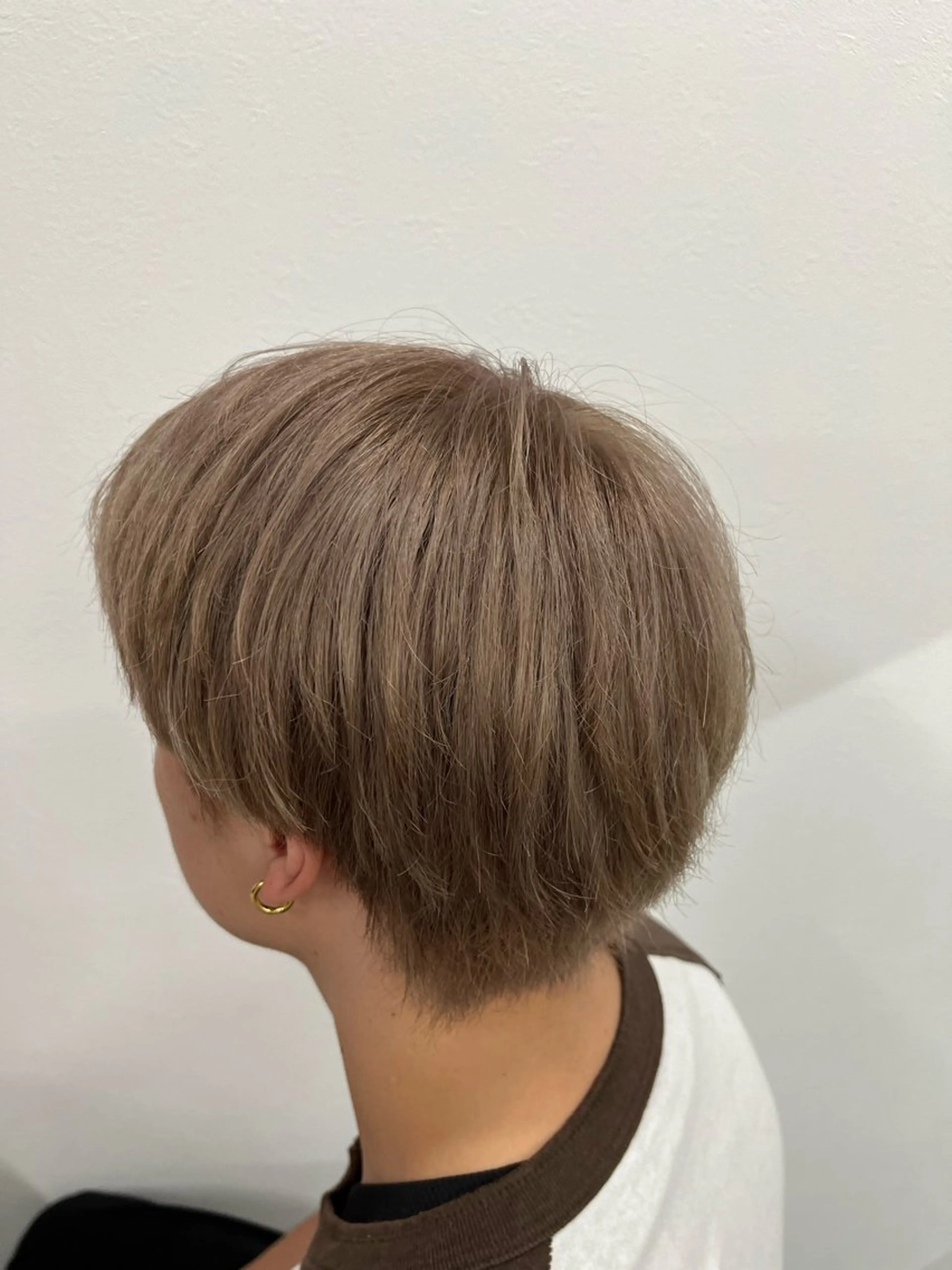 ショート カラー メンズ メンズブリーチ ベージュカラー ブリーチ ミルクティーベージュ 薬院/駅近/ カラーモデル/募集中のヘアスタイル