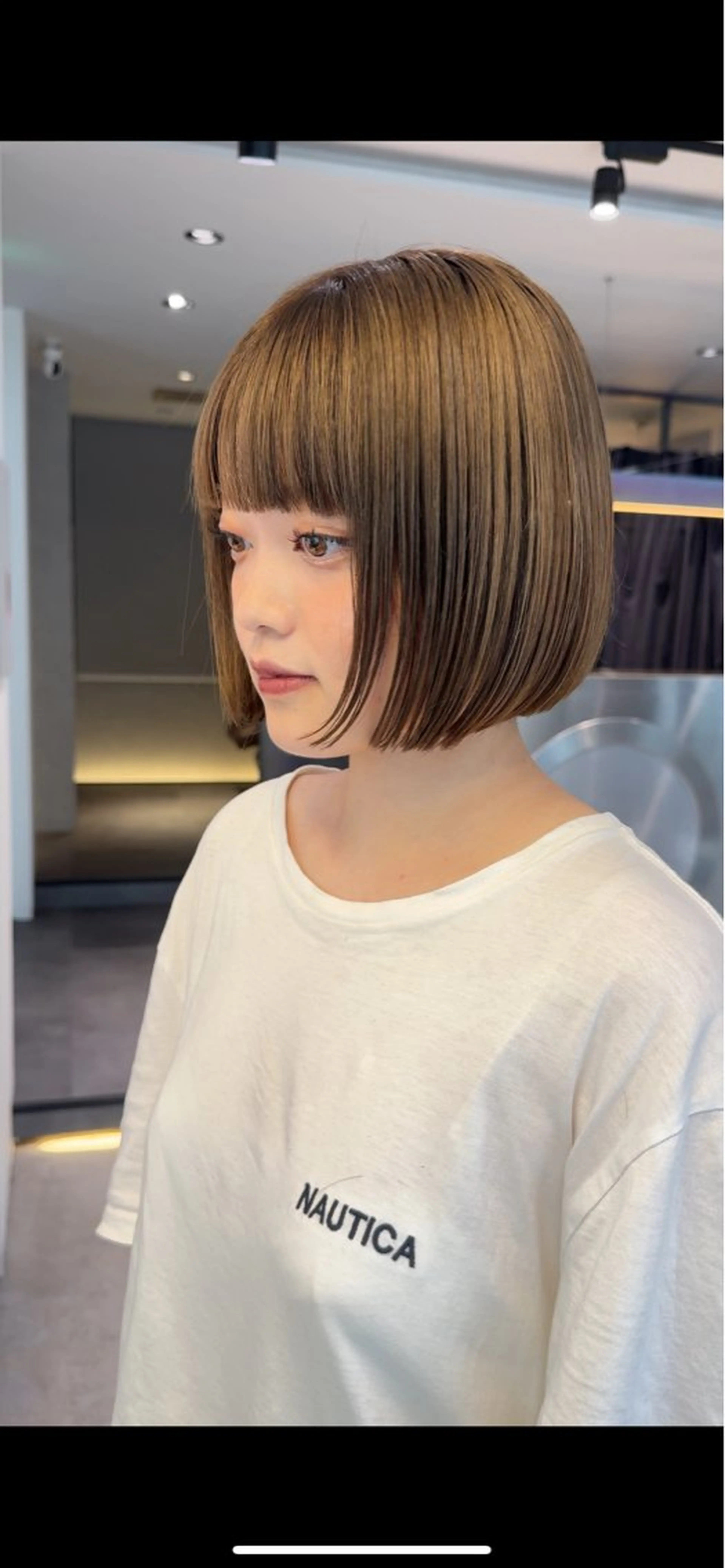 ショート カラー ベージュカラー ハイトーンカラー ミルクティーベージュ ボブ Qin shaire salon 原宿所属・🌿パーマ/ボブ/ レイヤー/Mikiのヘアスタイル