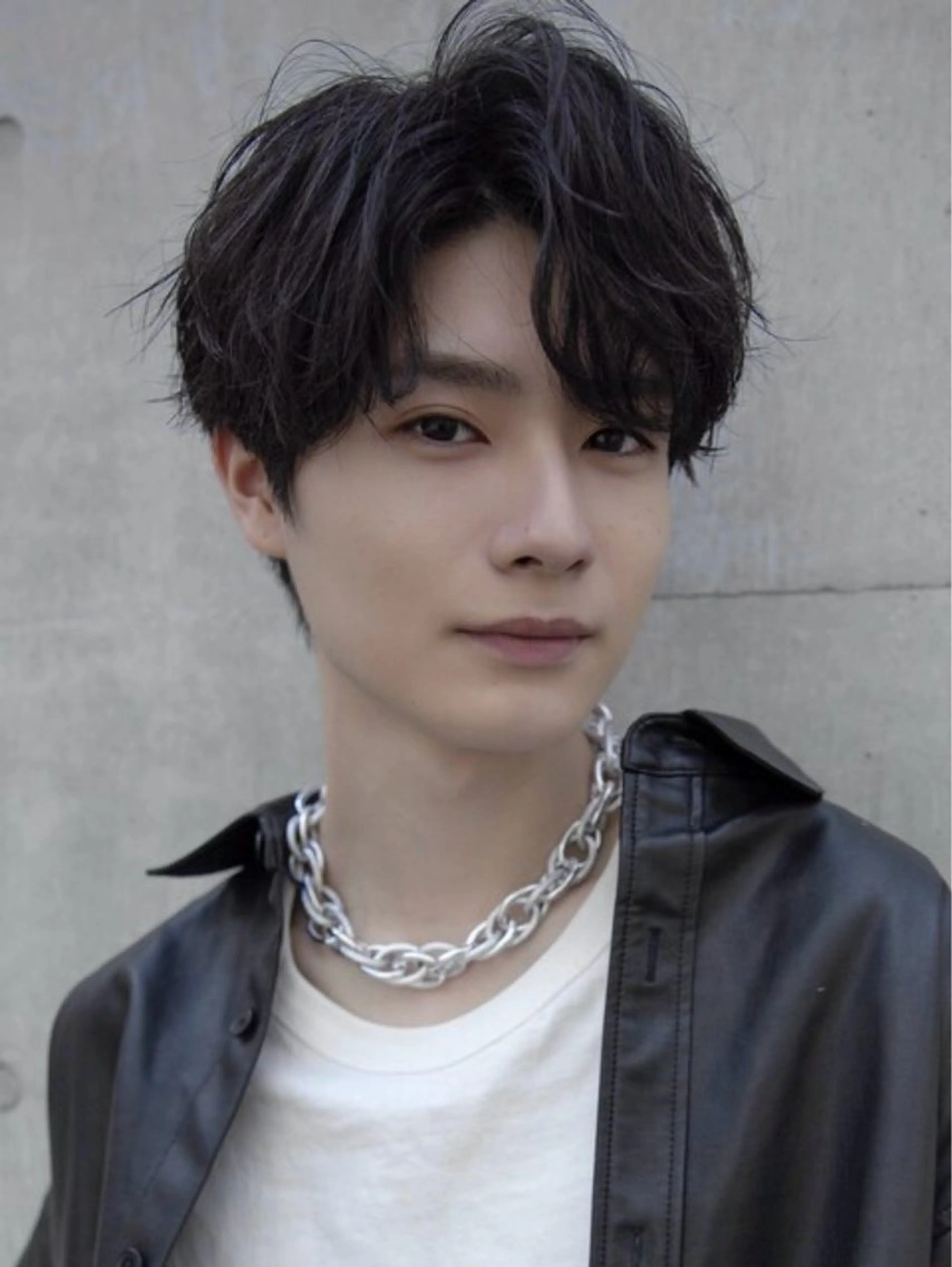 メンズ センターパート 刈り上げ カット 女性らしいモテヘア 韓国ヘアhikariのヘアスタイル