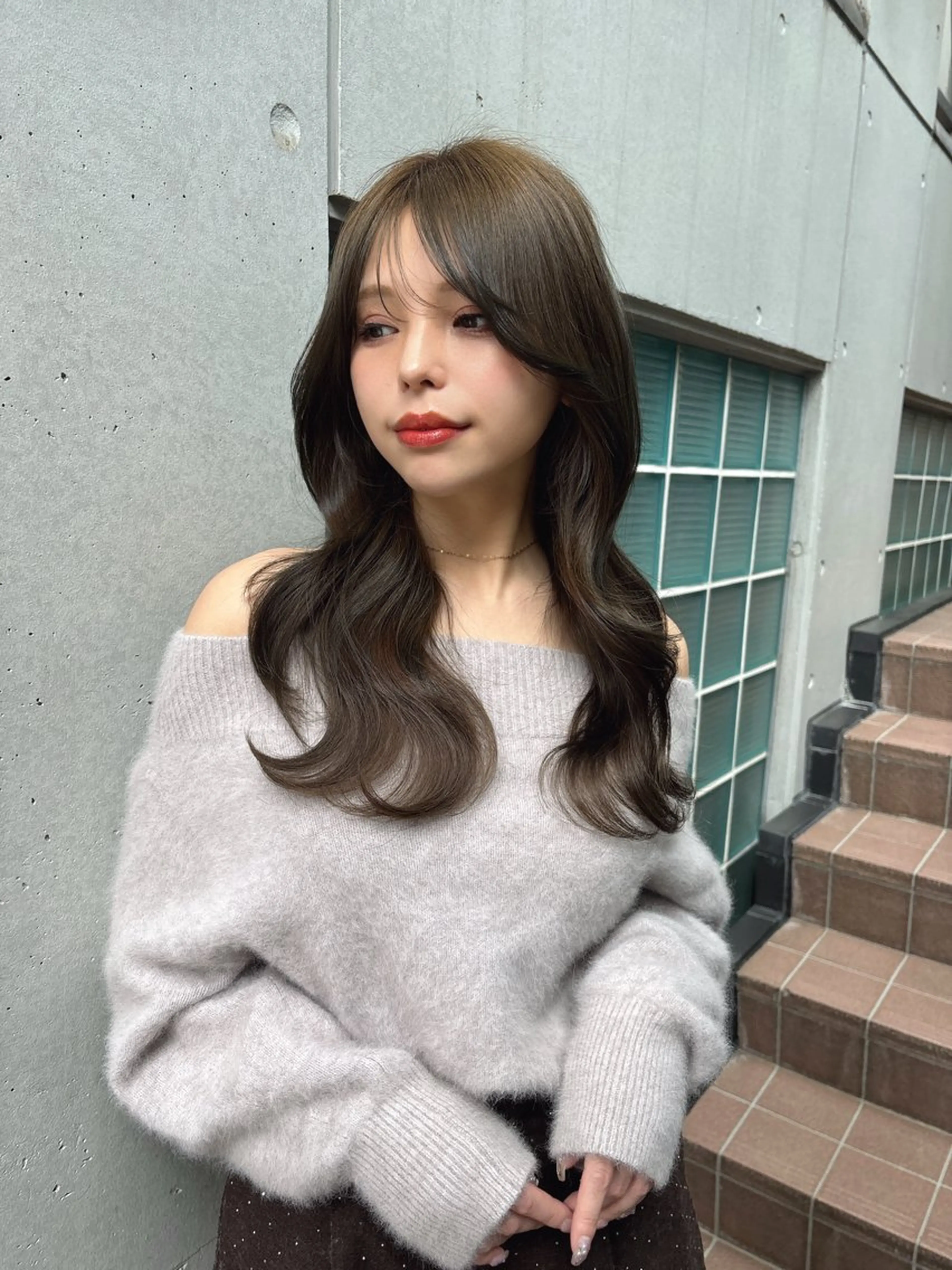 ロング カラー グレージュ オリーブグレージュ オリーブグレー レイヤーカット カット ヘアカラー トリートメント レイヤーカット /透明感/千葉怜寿のヘアスタイル