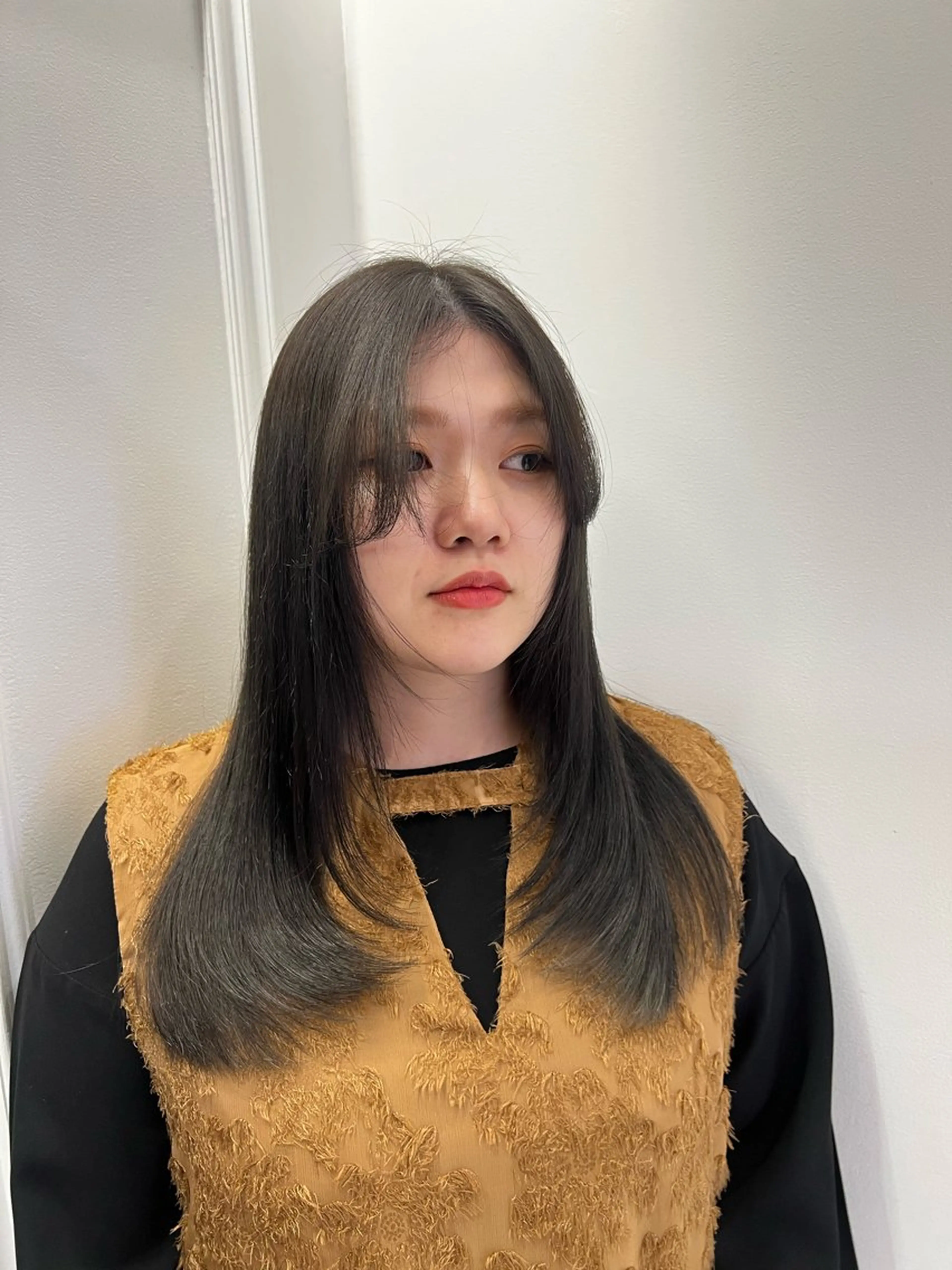 セミロング カラー グレージュ オリーブグレージュ オリーブグレー レイヤーカット ハイトーン🫧 Yuseiのヘアスタイル