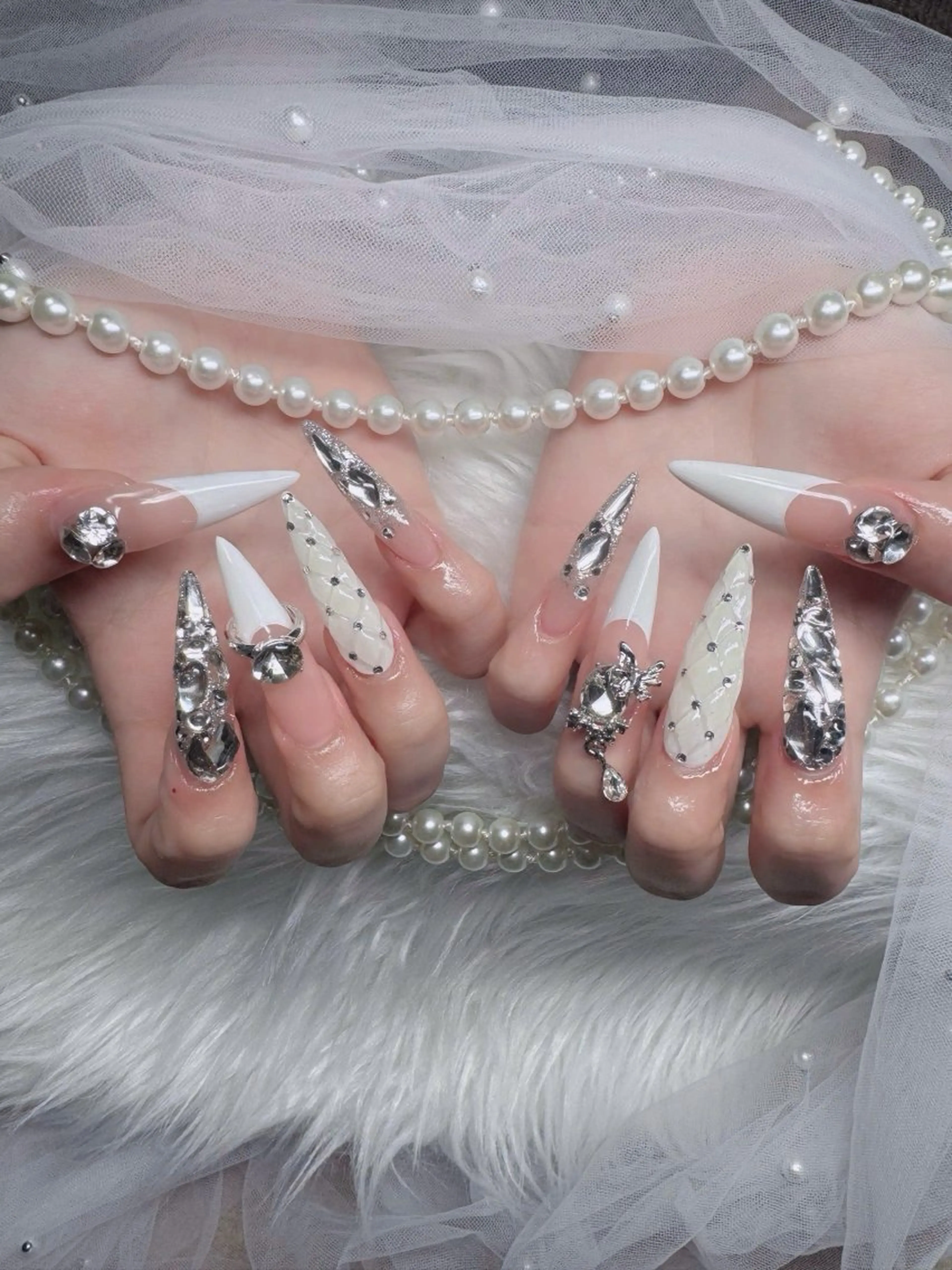 ネイル フレンチネイル ジェルネイル ガラスフレンチ ハロウィン ハート ハンドネイル H.baby Nail Salonのネイルデザイン