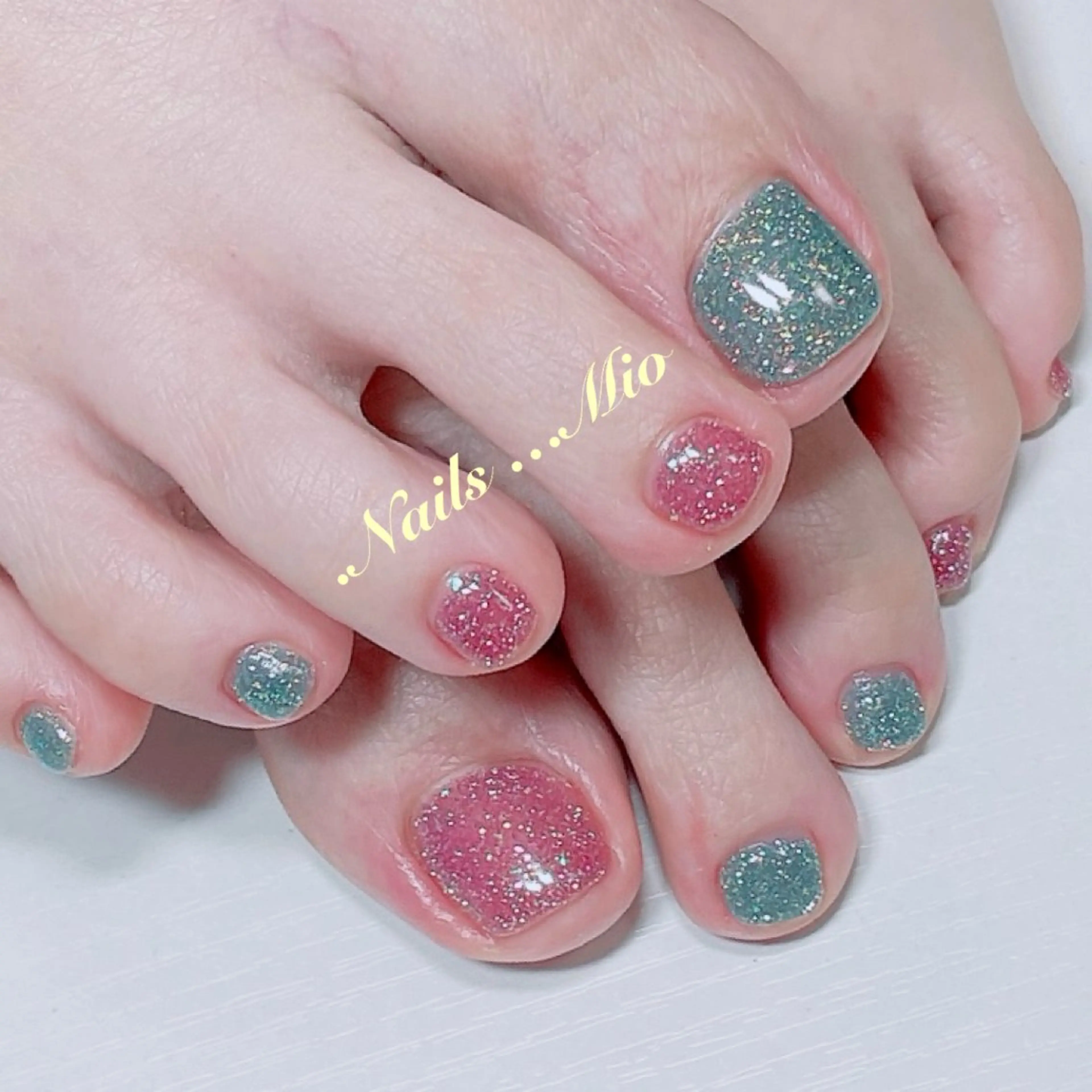 ネイル フラッシュネイル フットネイル ジェルネイル ワンカラーネイル 赤色 .Nails Mio 赤羽西ネイルサロンのネイルデザイン