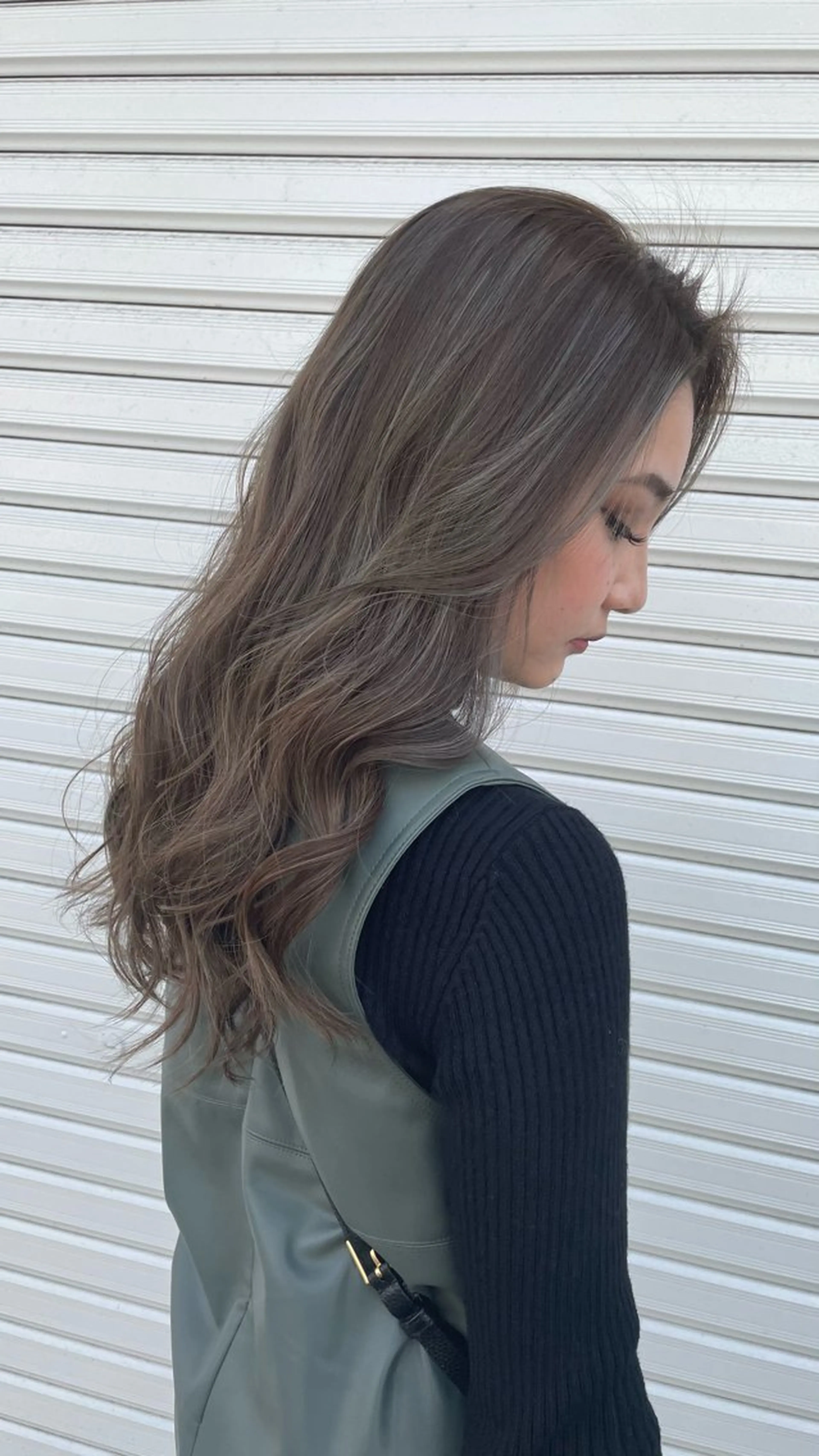 セミロング カラー ベージュカラー 透明感カラー ハイライトカラー オリーブベージュ ハイライト ヘアカラー トリートメント acero + hair&eyelash 幸手店【アチェロ】所属・ハイライトハイトーン 💖MOMOKAのヘアスタイル