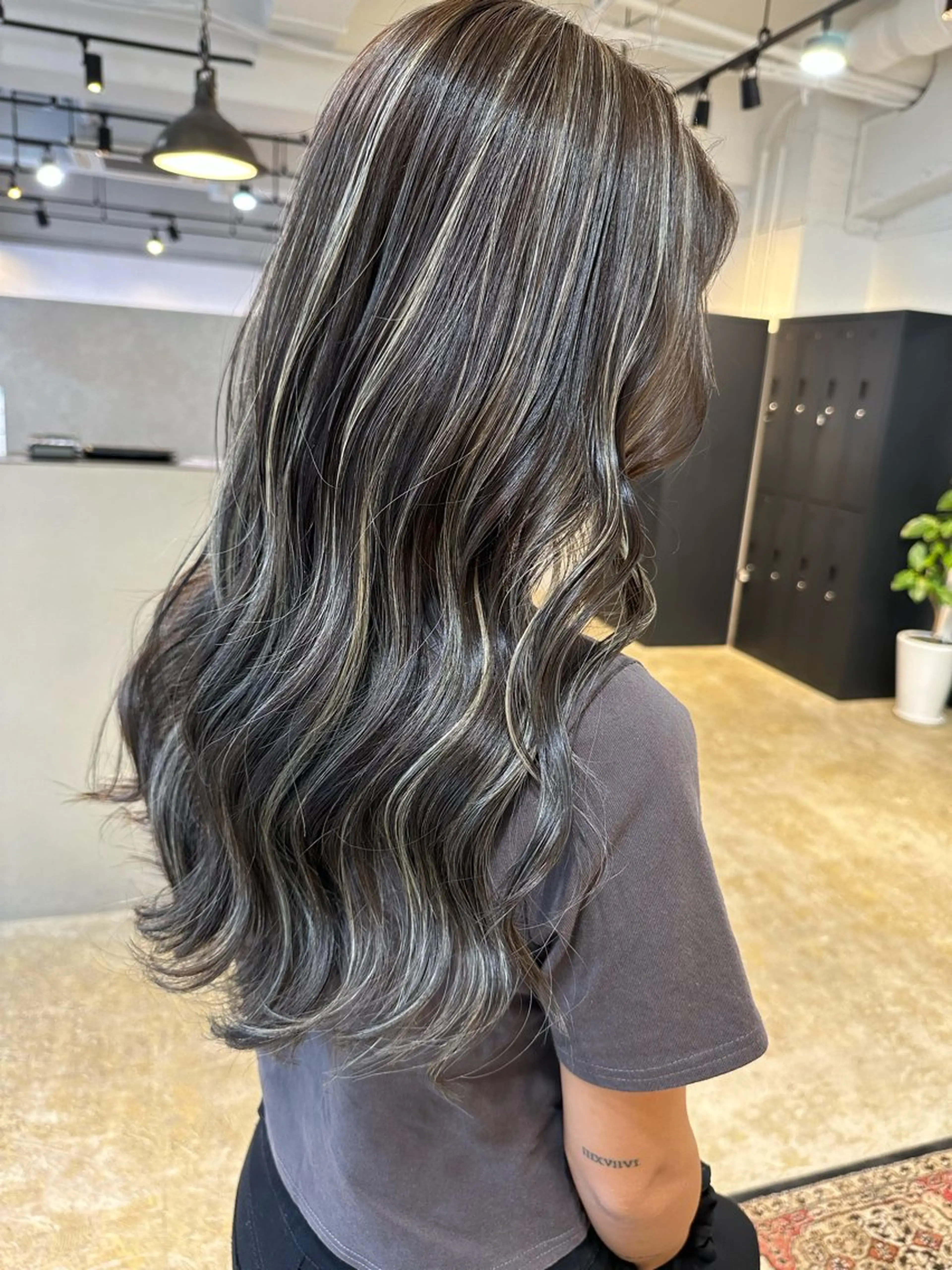 カラー ヘアカラー Merly Osakaのヘアスタイル