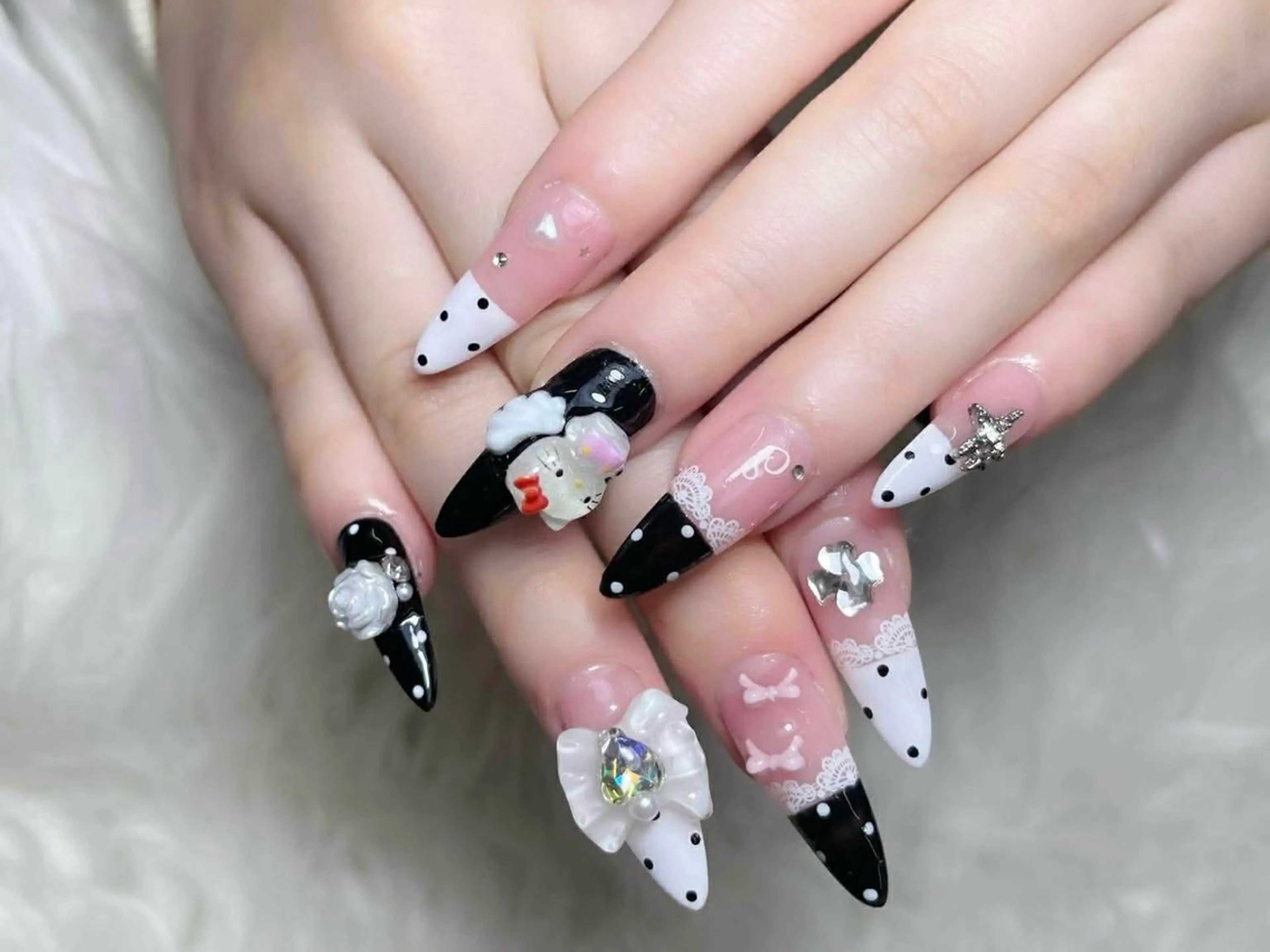 ネイル オーロラネイル チークネイル フットネイル フレンチネイル 韓国ネイル ハンドネイル Lumi Nailのネイルデザイン