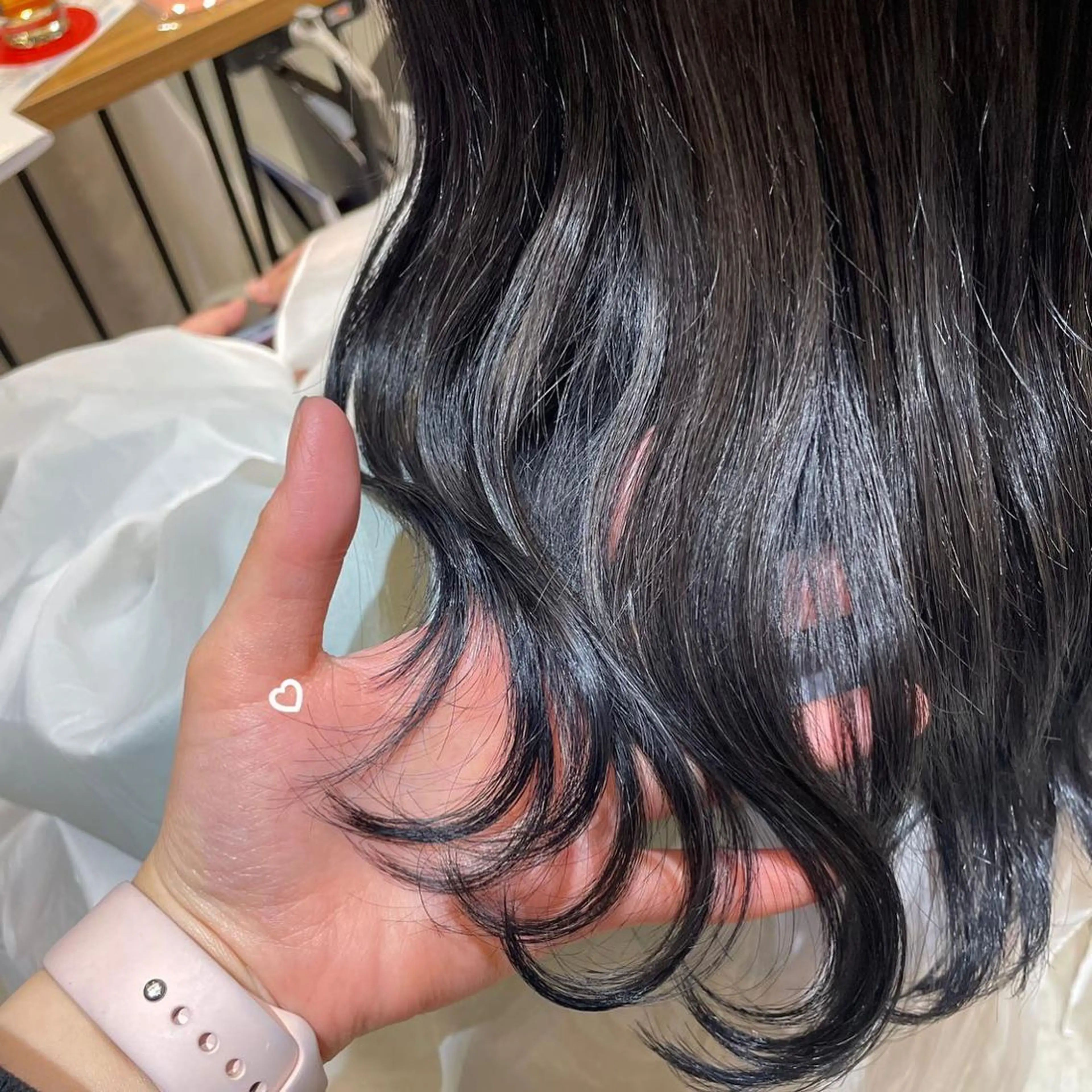 カラー ヘアアレンジ ブリーチ ブルーカラー 透明感カラー ブリーチなしカラー 𝙢𝙞𝙮𝙪🎀 girly hairのヘアスタイル