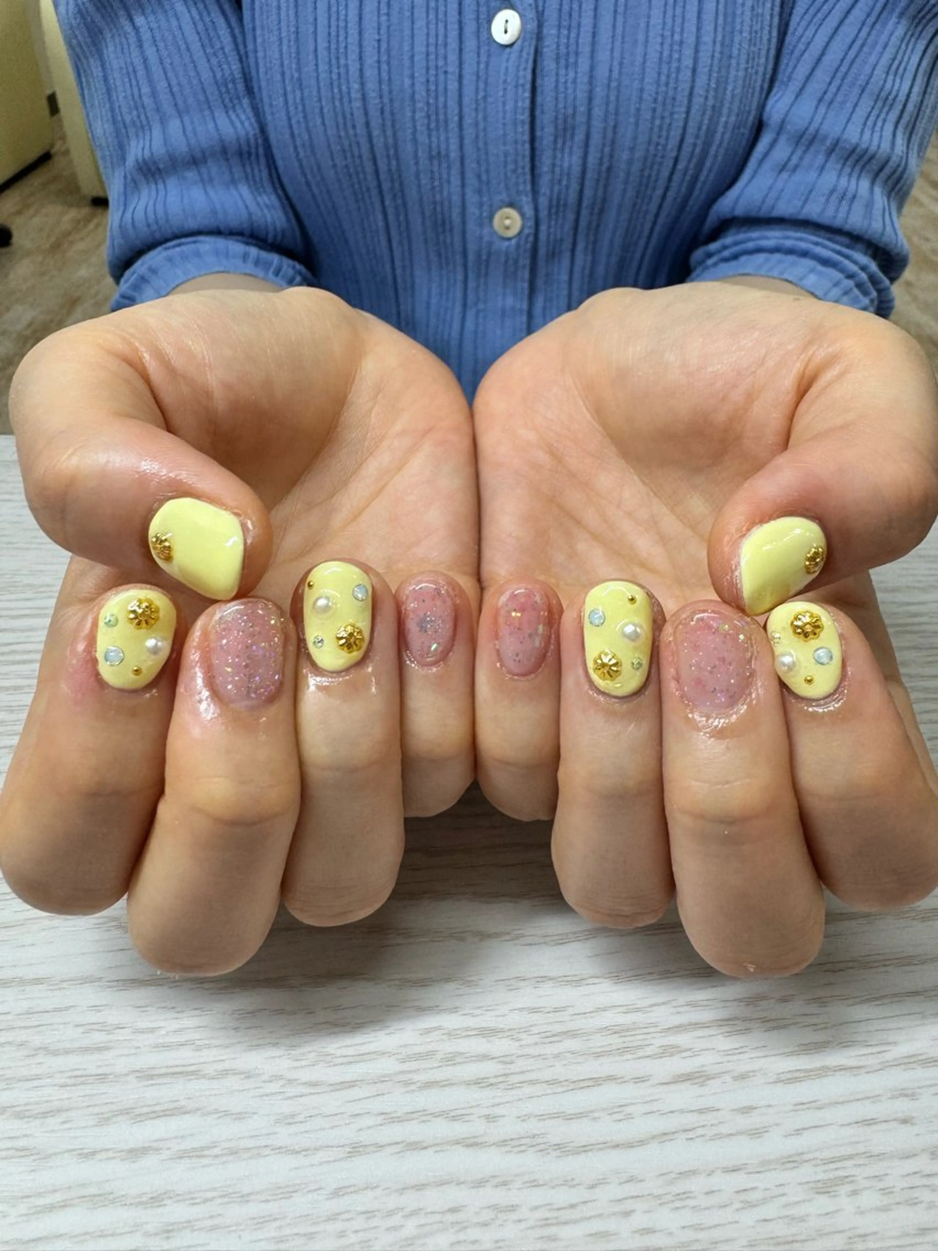 ネイル VENUSBELT 杏のネイルデザイン