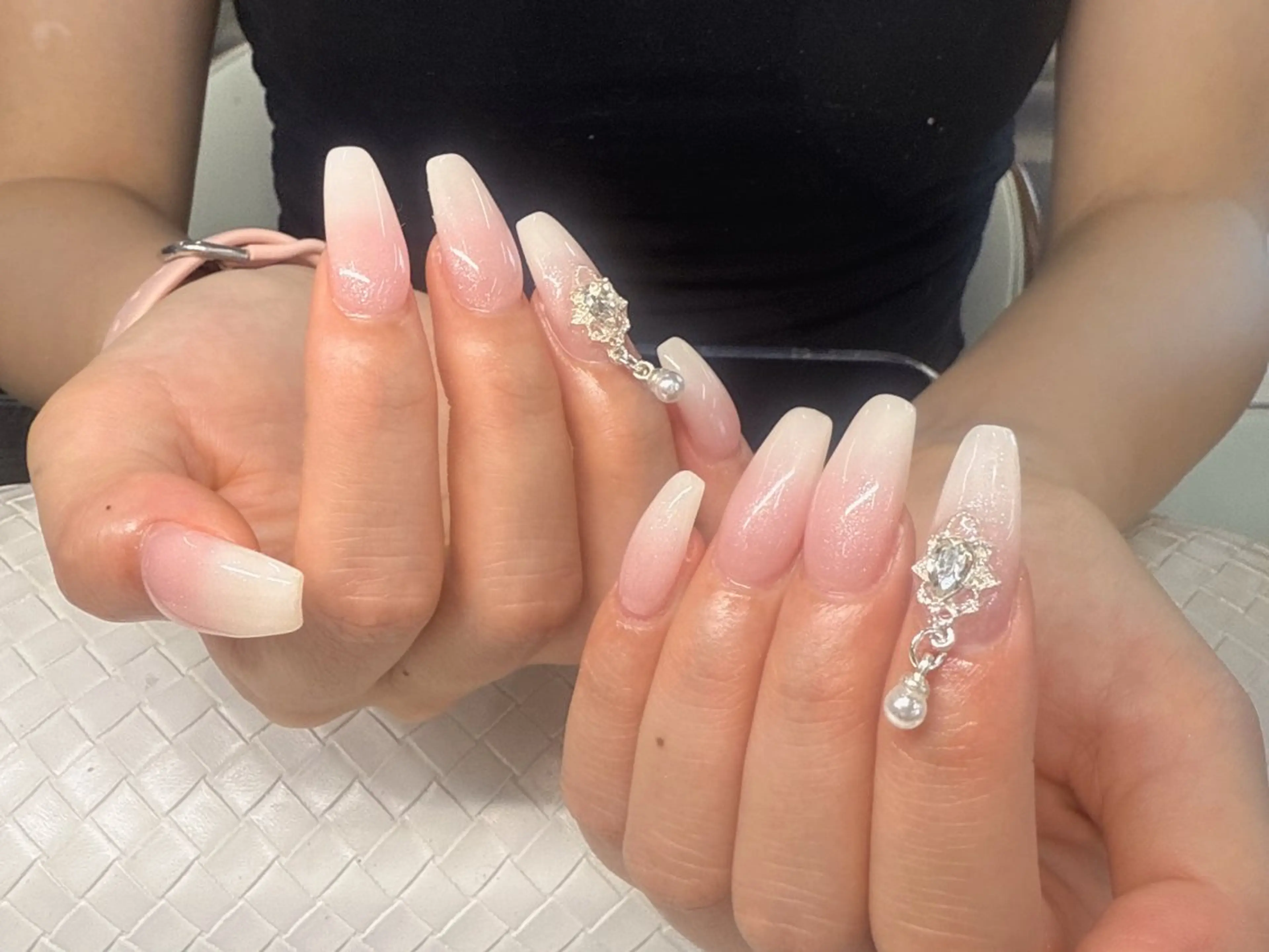 ネイル 長さ出し フットネイル フレンチネイル ジェルネイル ガーリー ハンドネイル フットネイル ハンドケア NYネイルサロン　千葉中央店所属・NYネイルサロン 千葉中央店のネイルデザイン