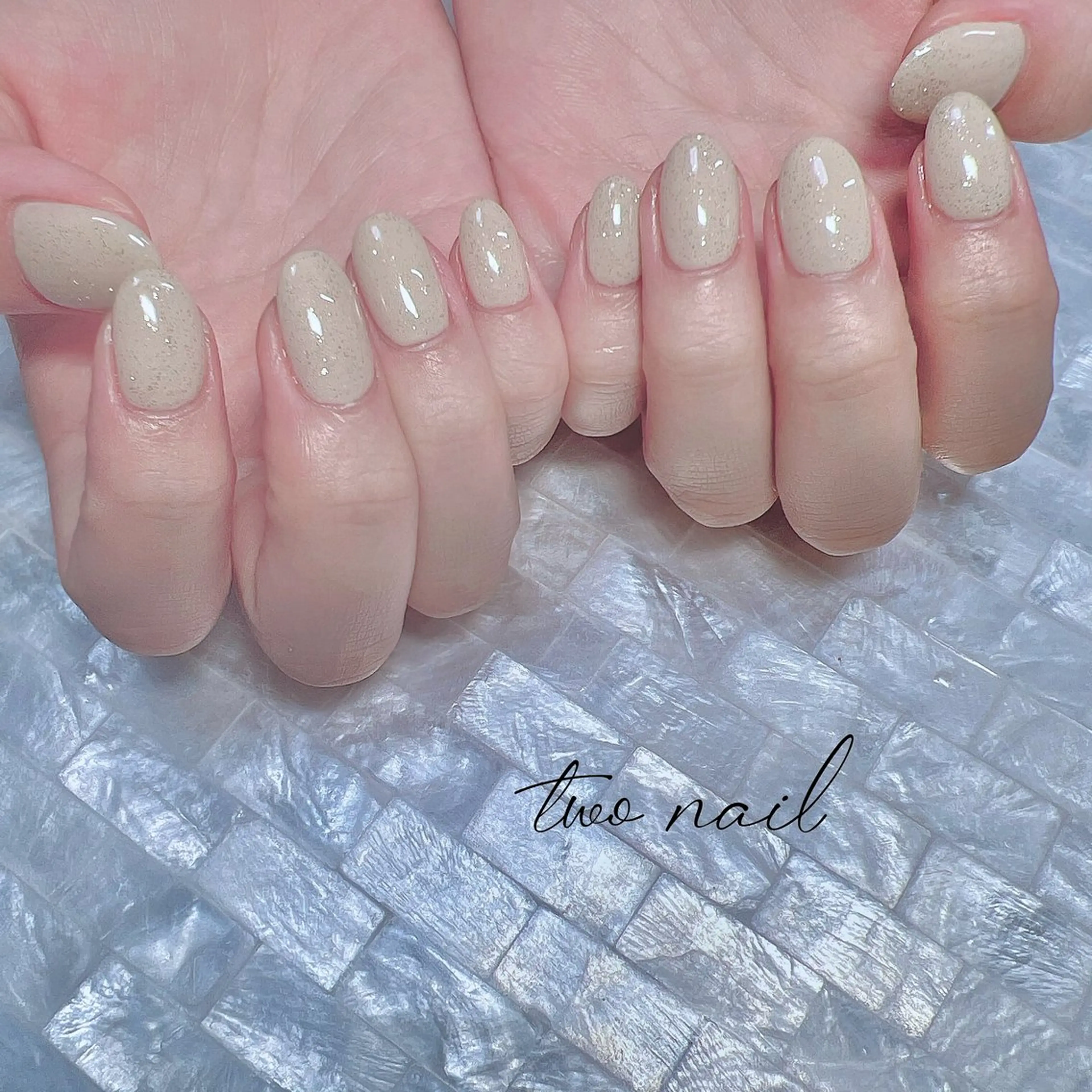 ネイル キラキラネイル ネイルチップ ホワイト ハンドネイル two nailのネイルデザイン