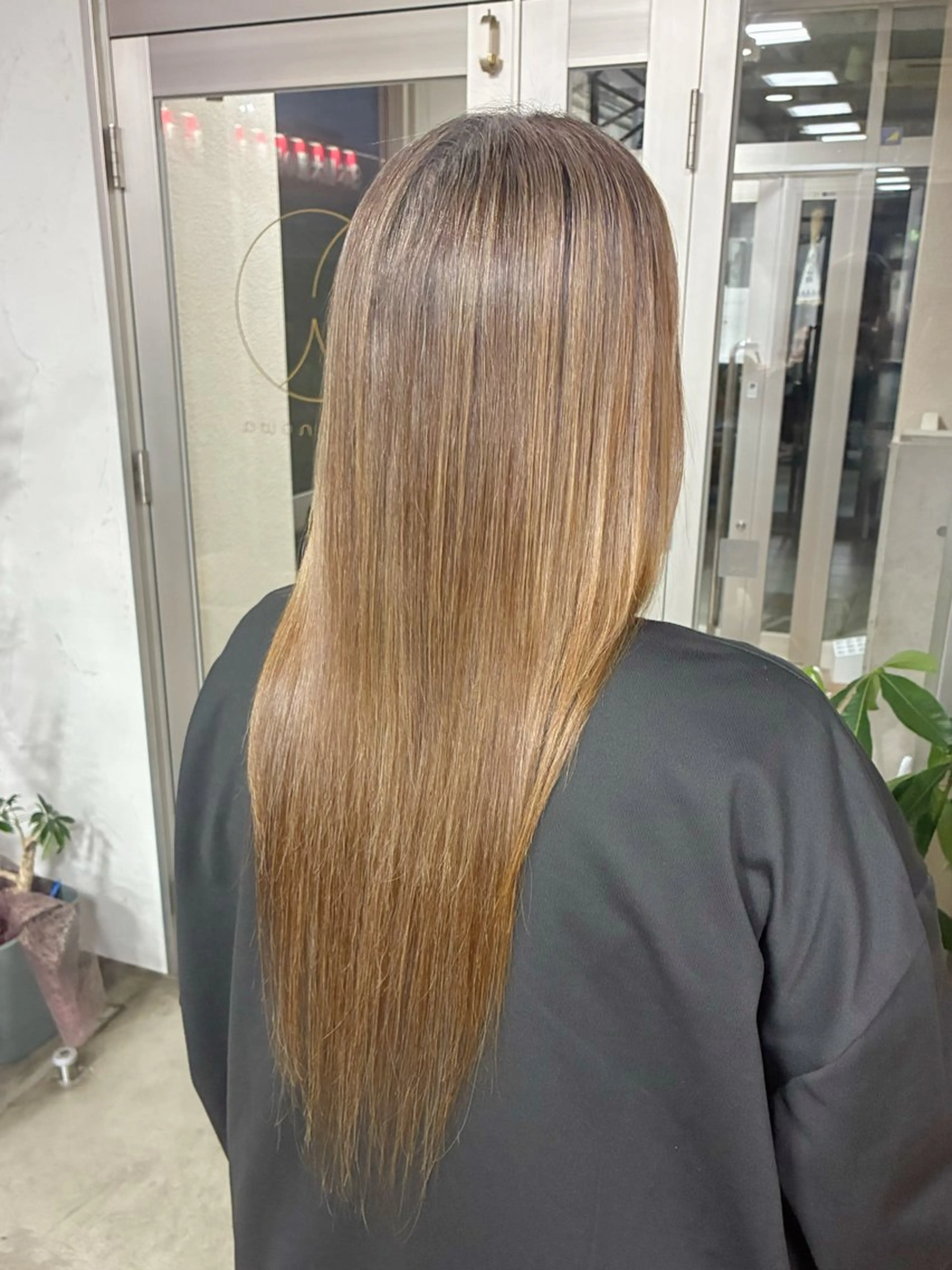 ロング 髪質改善 榎本 亜衣のヘアスタイル