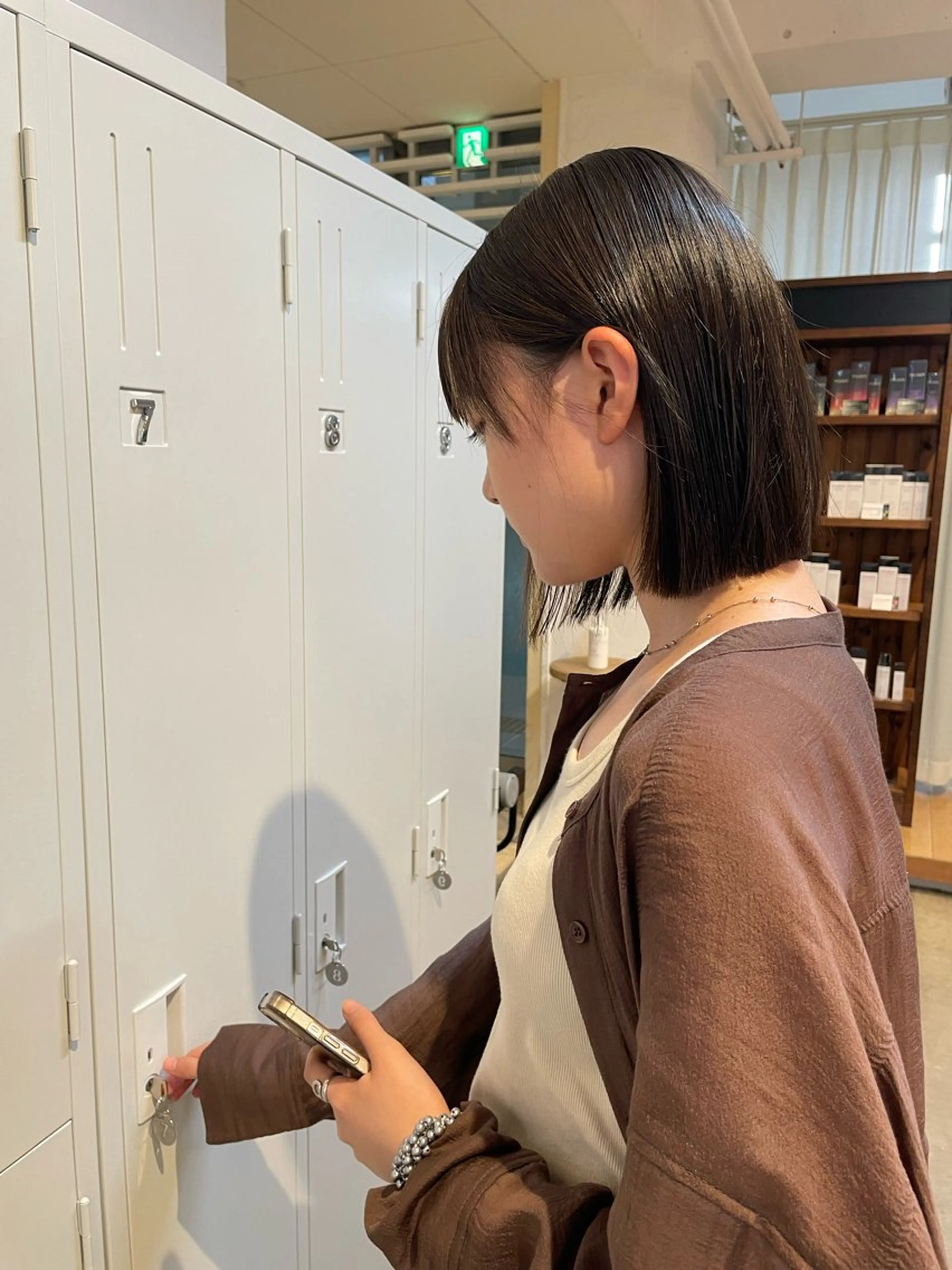 ショート ボブ mina / 透明感ベージュカラーのヘアスタイル