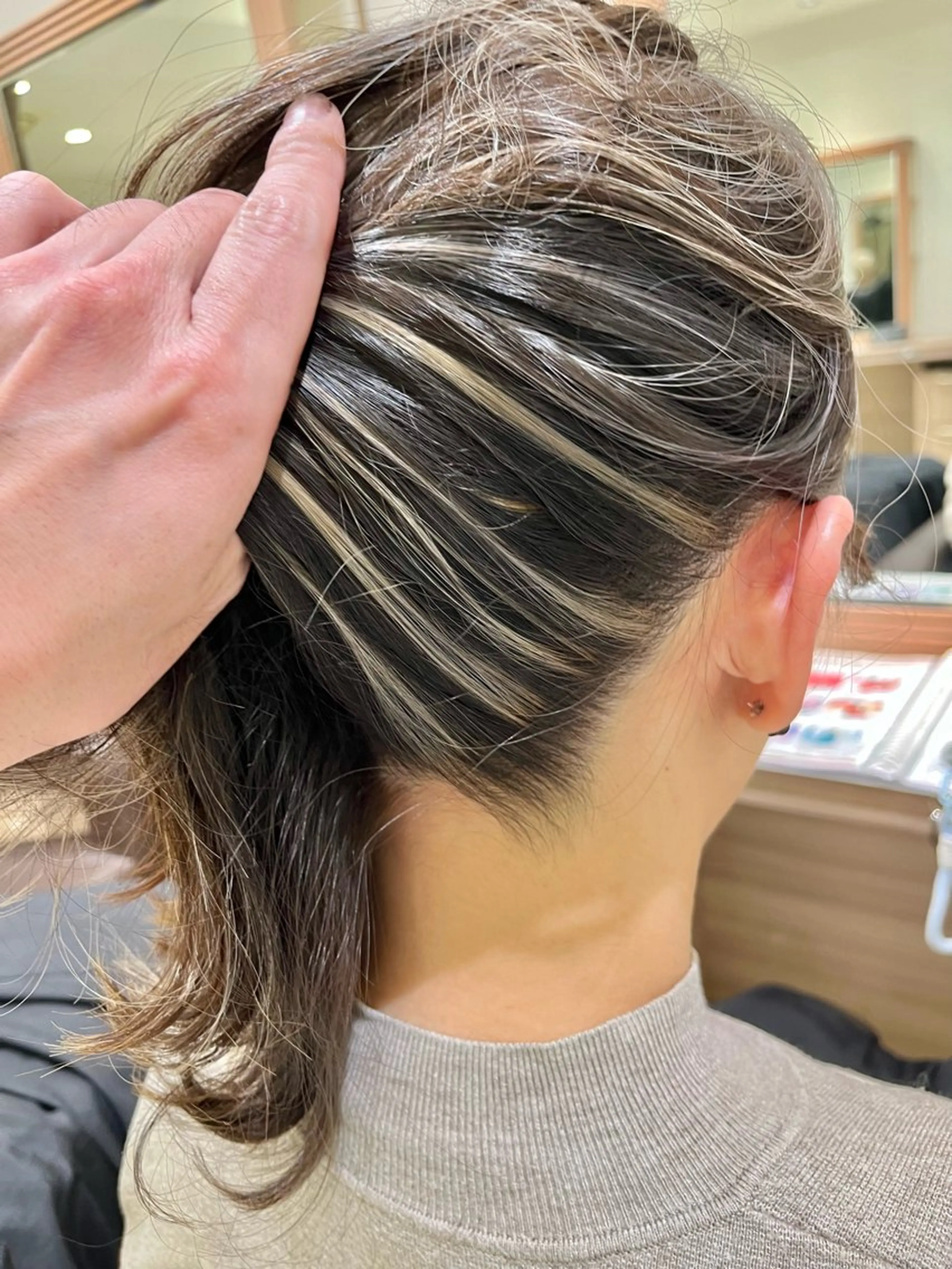 ミディアム カラー 低ダメ高明度 低ダメ高明度ハイトンのヘアスタイル