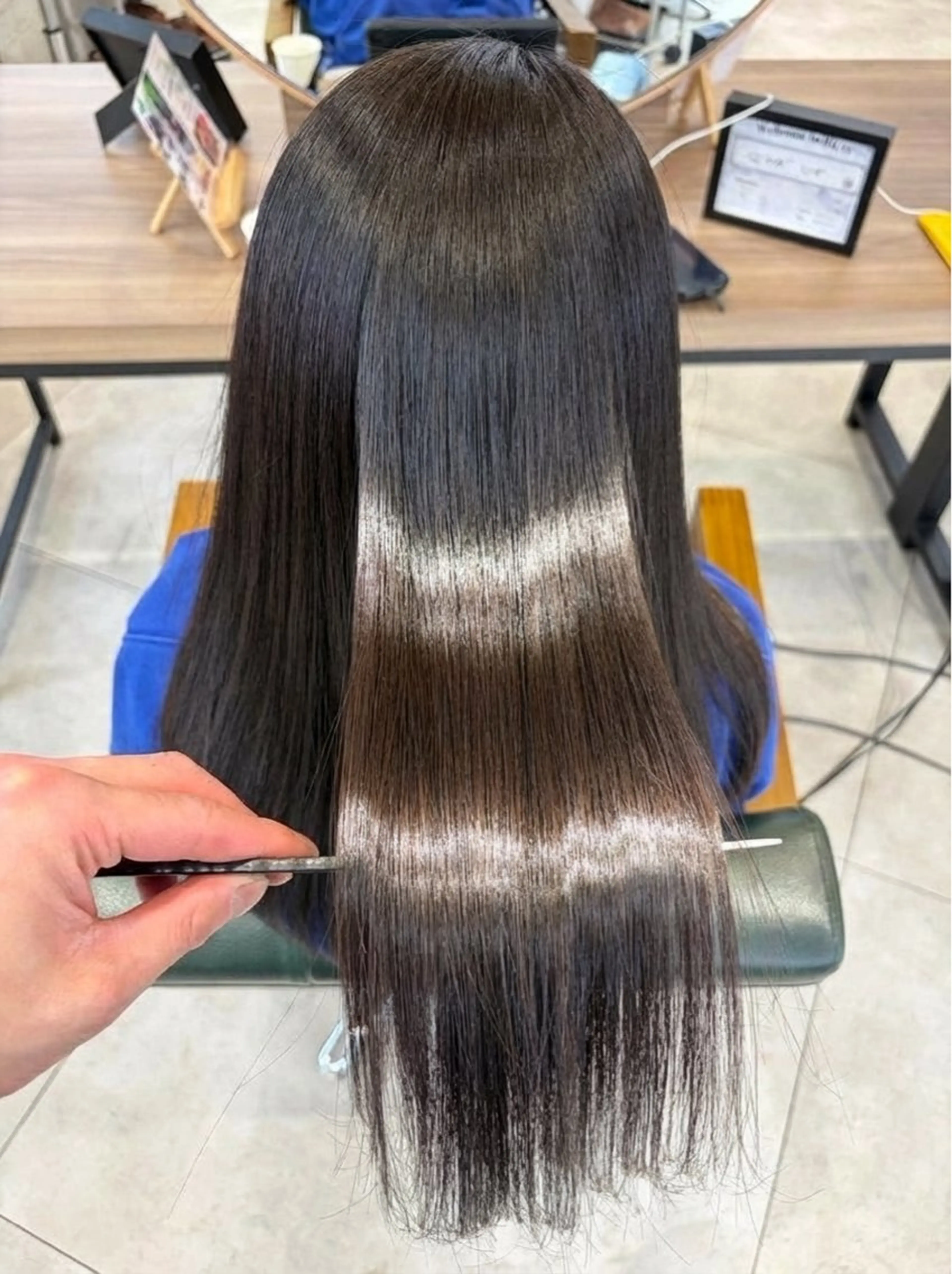 セミロング ☘️髪質改善縮毛 ☘️大人ショートのヘアスタイル