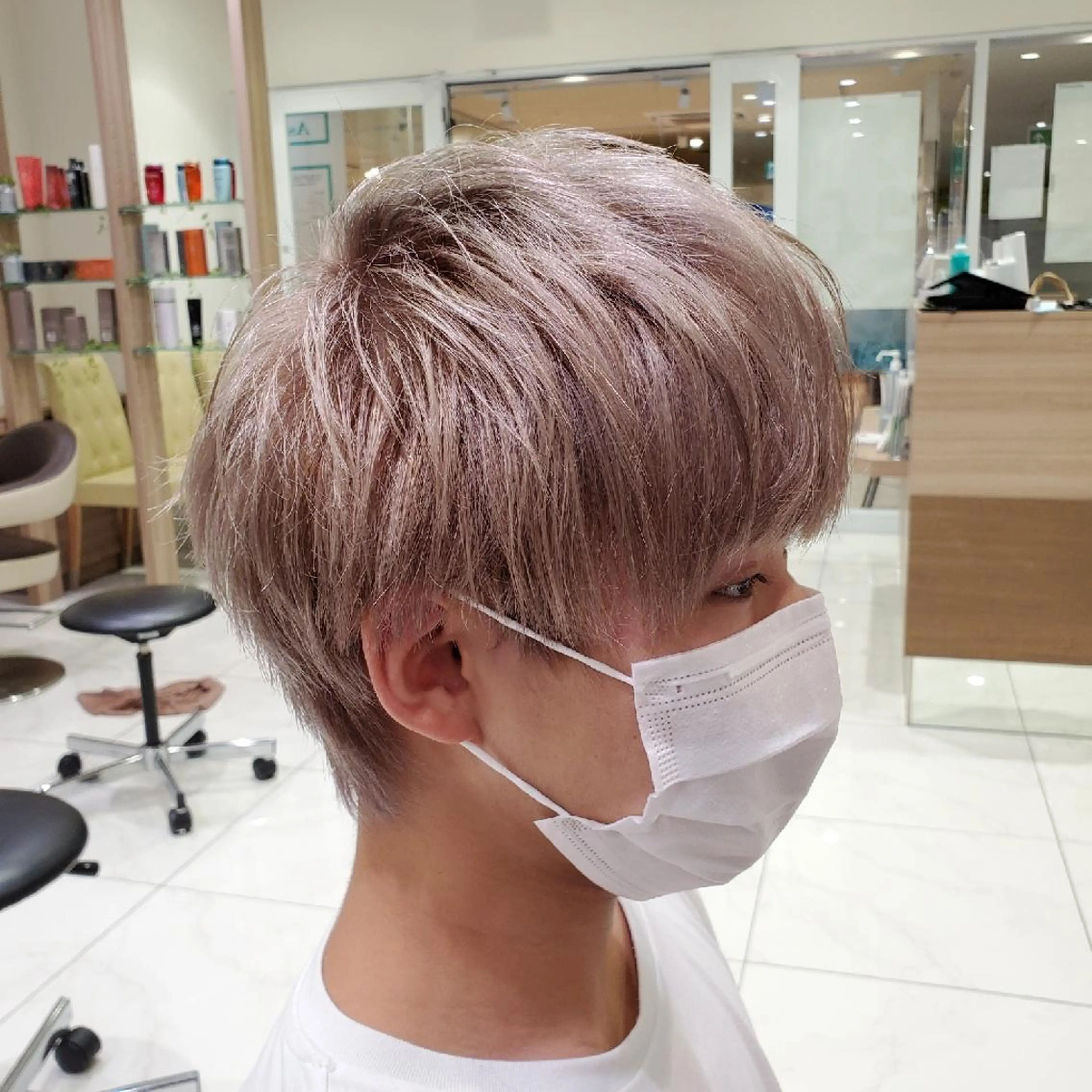 ショート カラー ベージュカラー ブリーチ ホワイトベージュ 髪質改善 中村 和貴のヘアスタイル