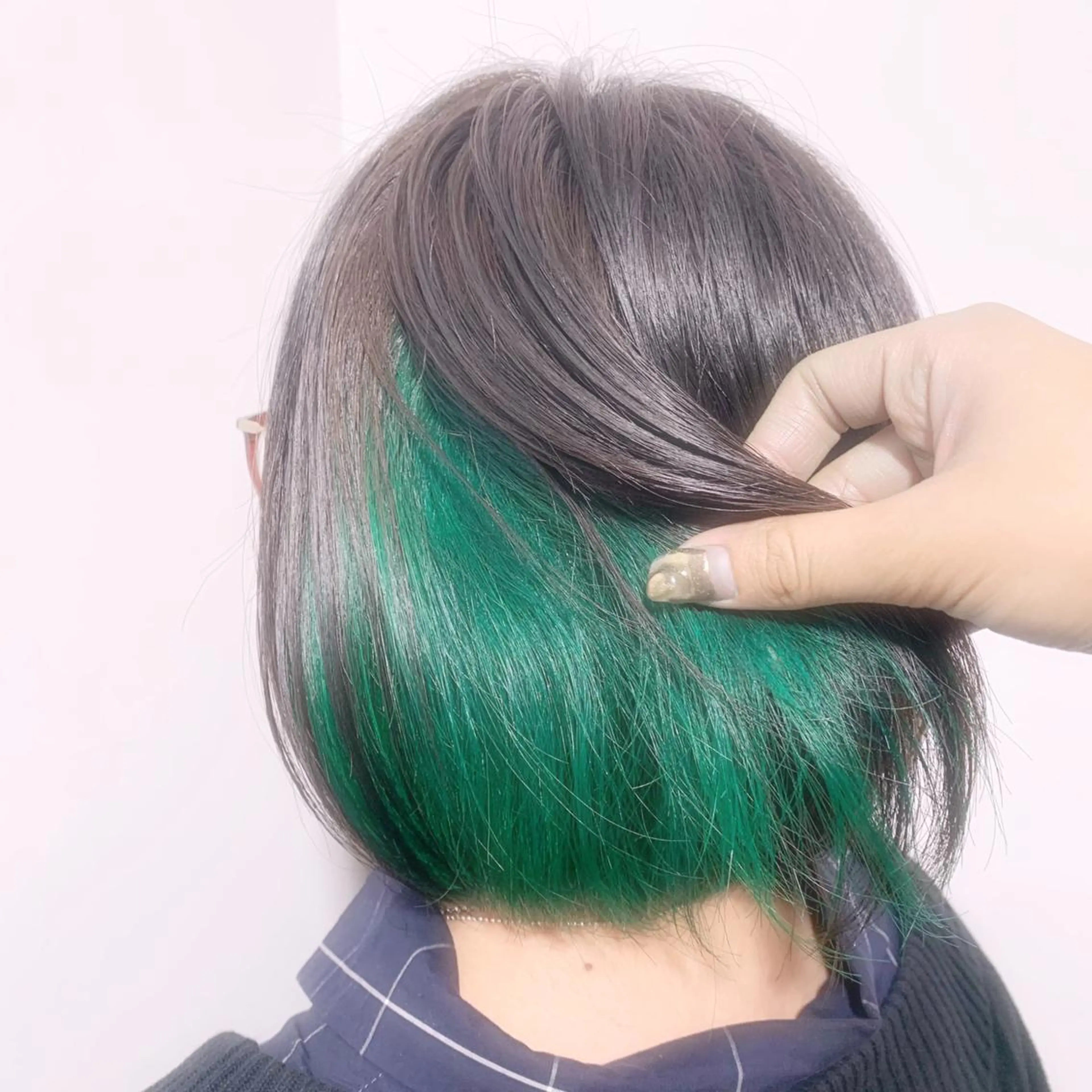 ショート カラー アディクシーカラー ベージュカラー 黒髪 ブリーチ ブルーカラー ヘアカラー 藤澤 夏実/インナーカラーのヘアスタイル