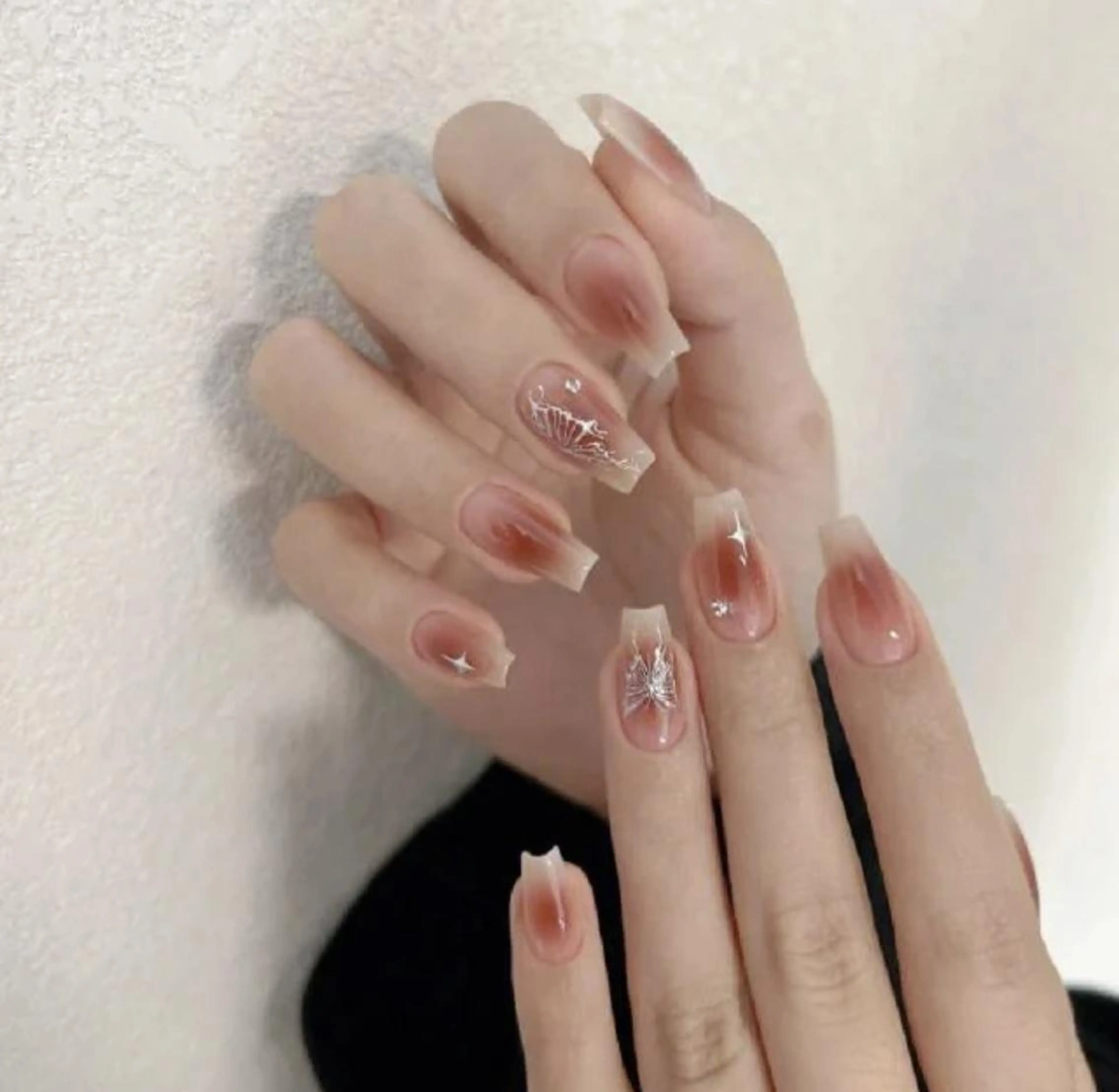 ネイル アートネイル 長さ出し ネイルチップ Queens テイのネイルデザイン