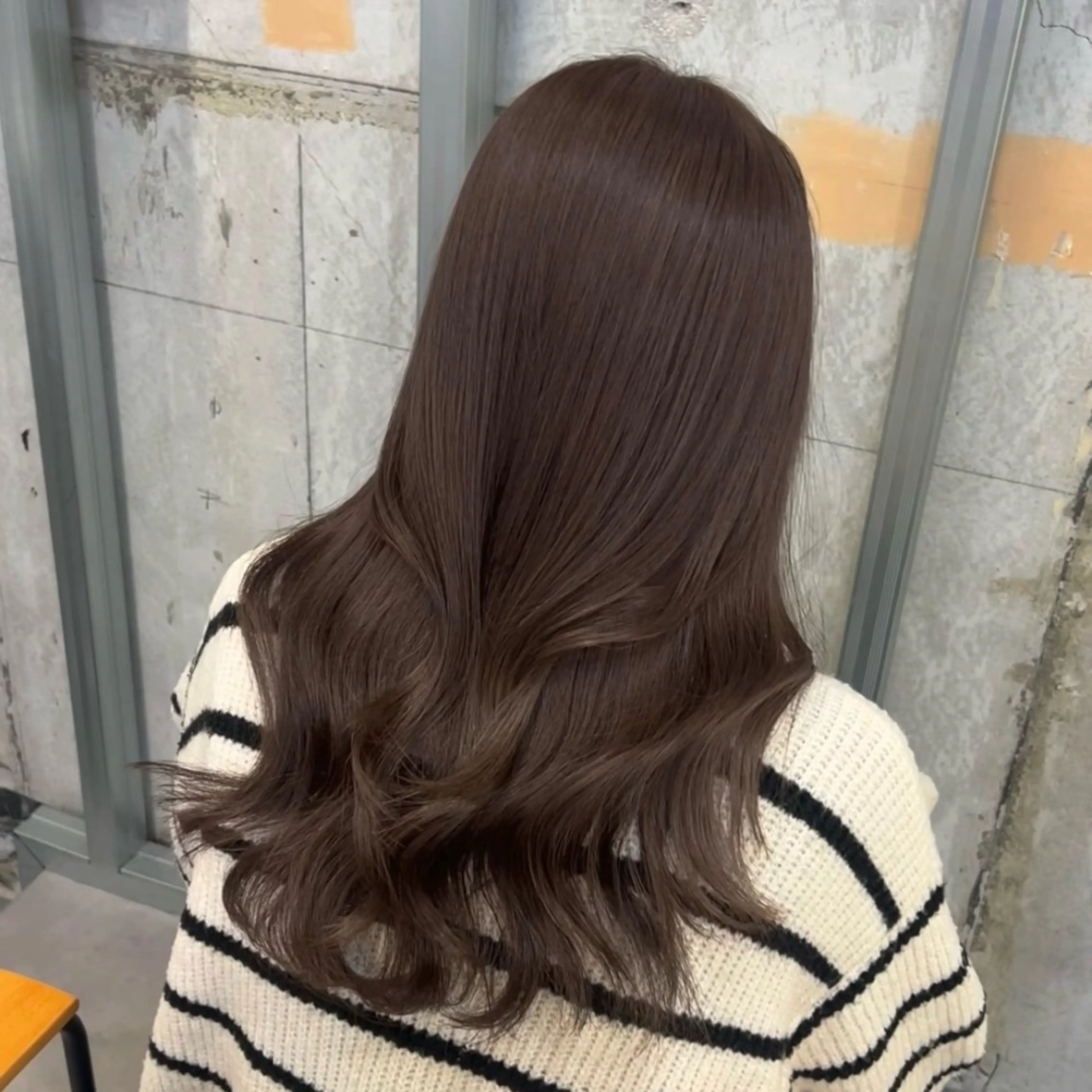 ミディアム カラー パーマ アッシュ アッシュグレー アッシュグレージュ ベージュカラー 黒髪 ヘアカラー トリートメント ブリーチなし/ ベージュ/akiraのヘアスタイル