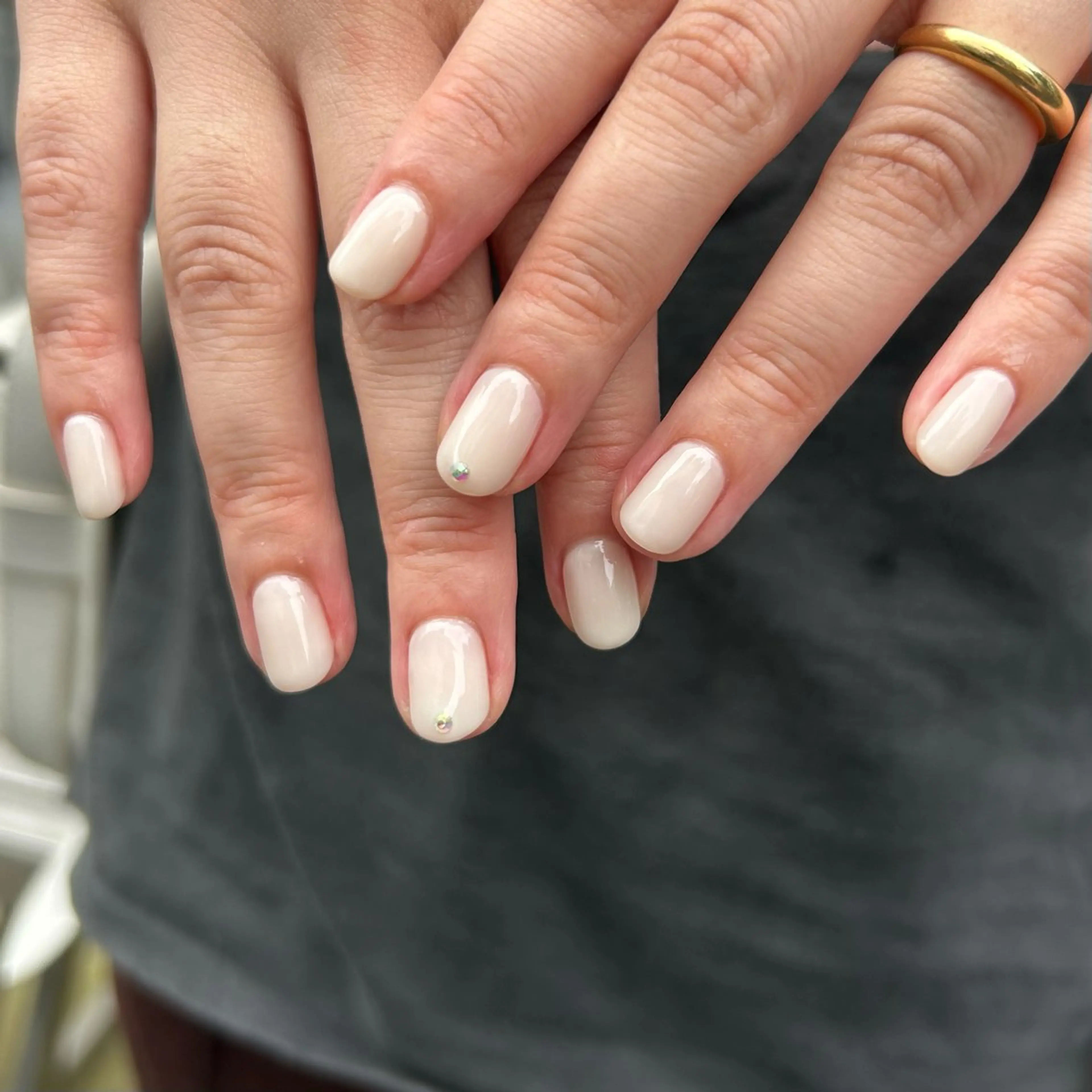 ネイル ワンカラーネイル ストーンネイル Yumi 広尾|恵比寿ネイルのネイルデザイン