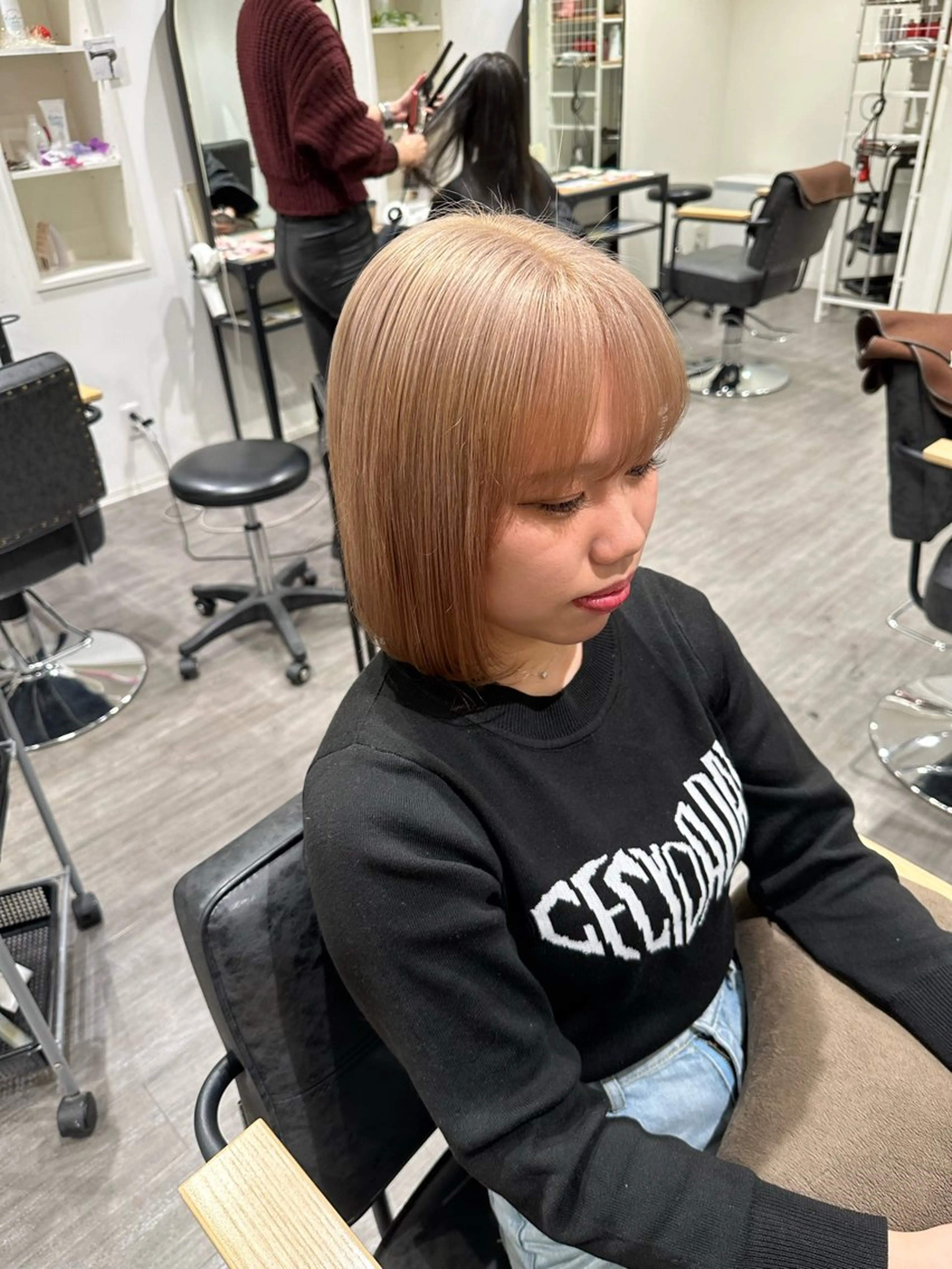 ミディアム カラー ベージュカラー ホワイトベージュ 艶髪レイヤー上田 紗也🇰🇷💗のヘアスタイル