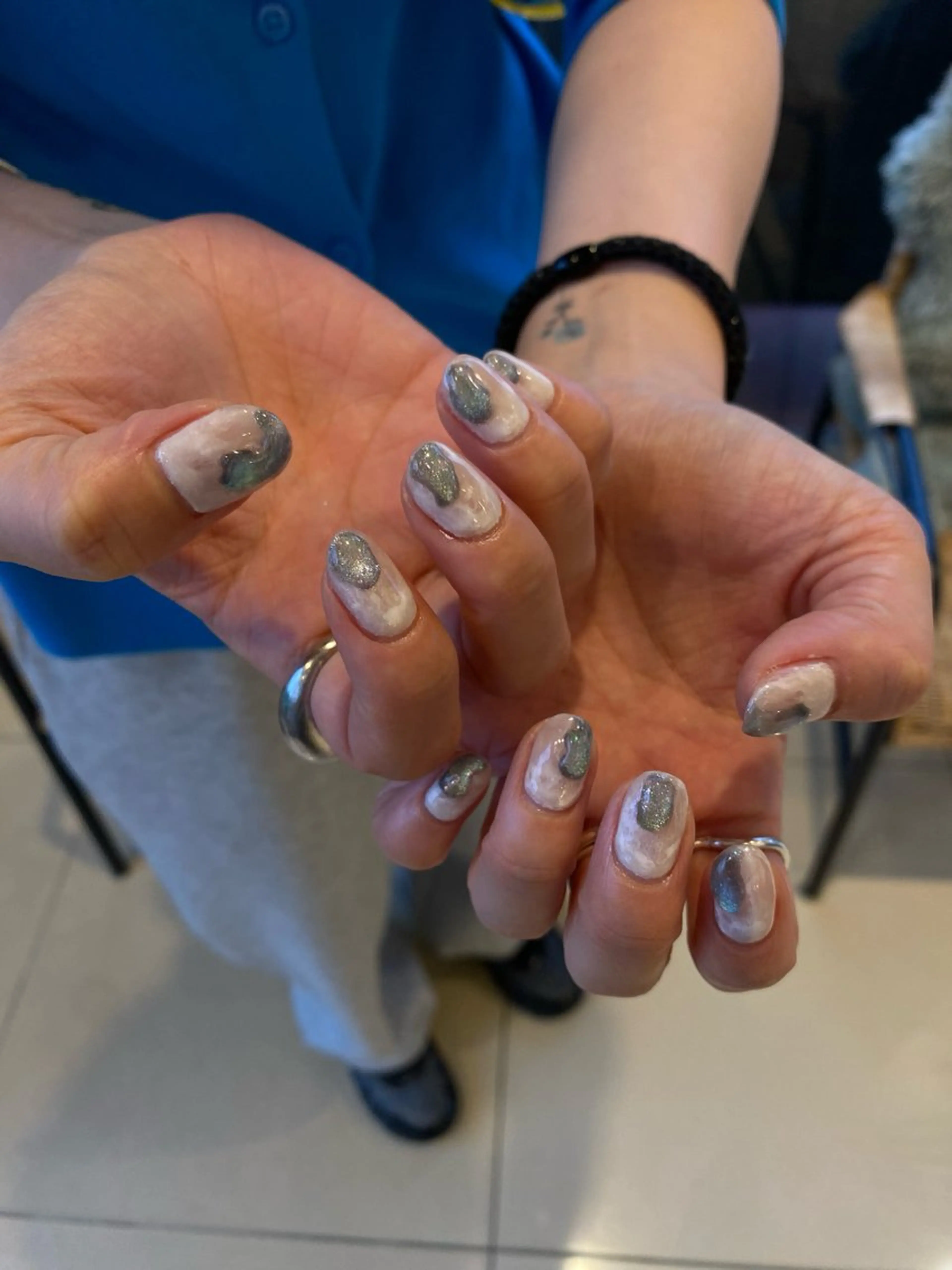 hand  ((オフなし。お持ち込みデザインネイル))の写真