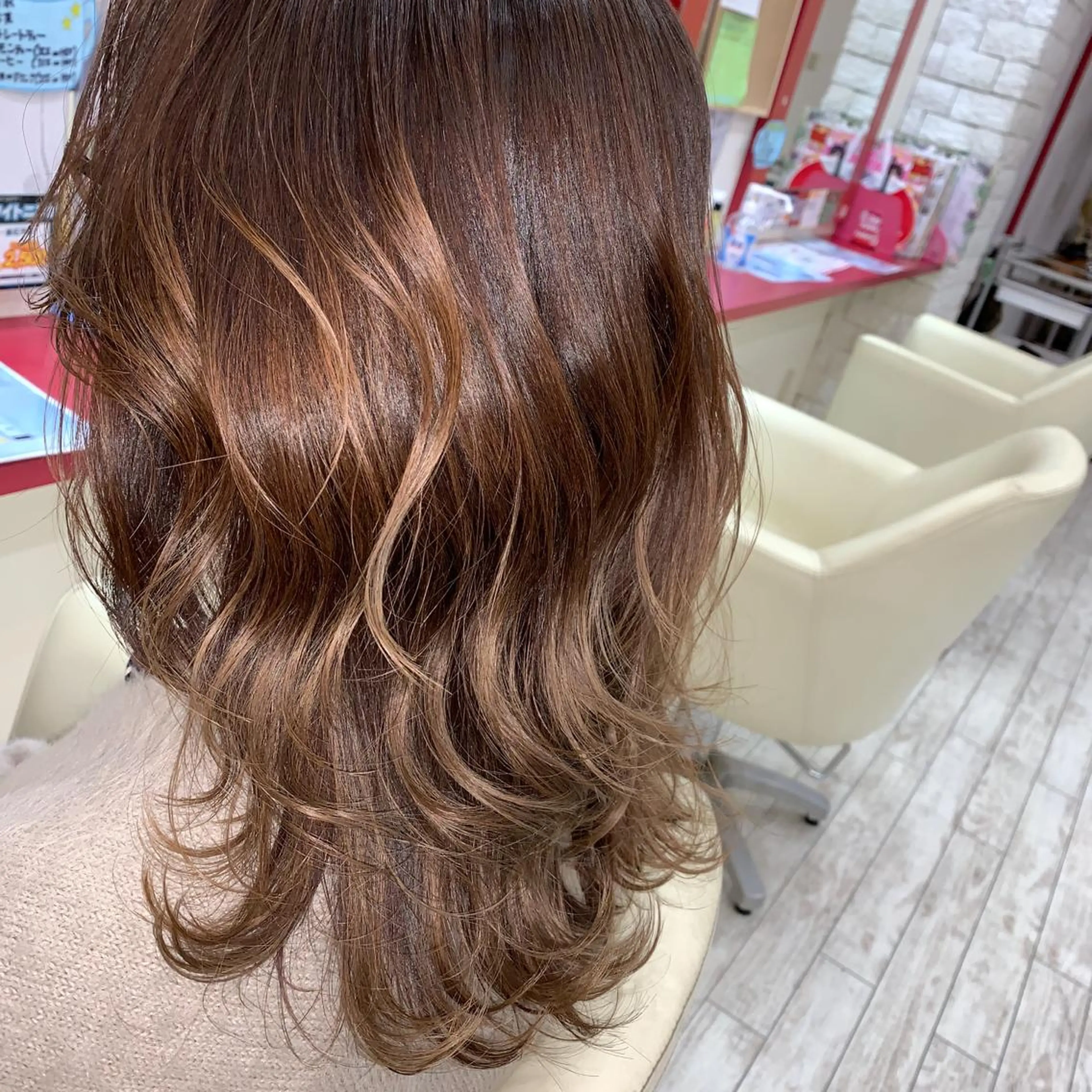 セミロング カラー ヘアアレンジ ベージュカラー グラデーションカラー 今村公介 ブリーチ特化、派手髪のヘアスタイル